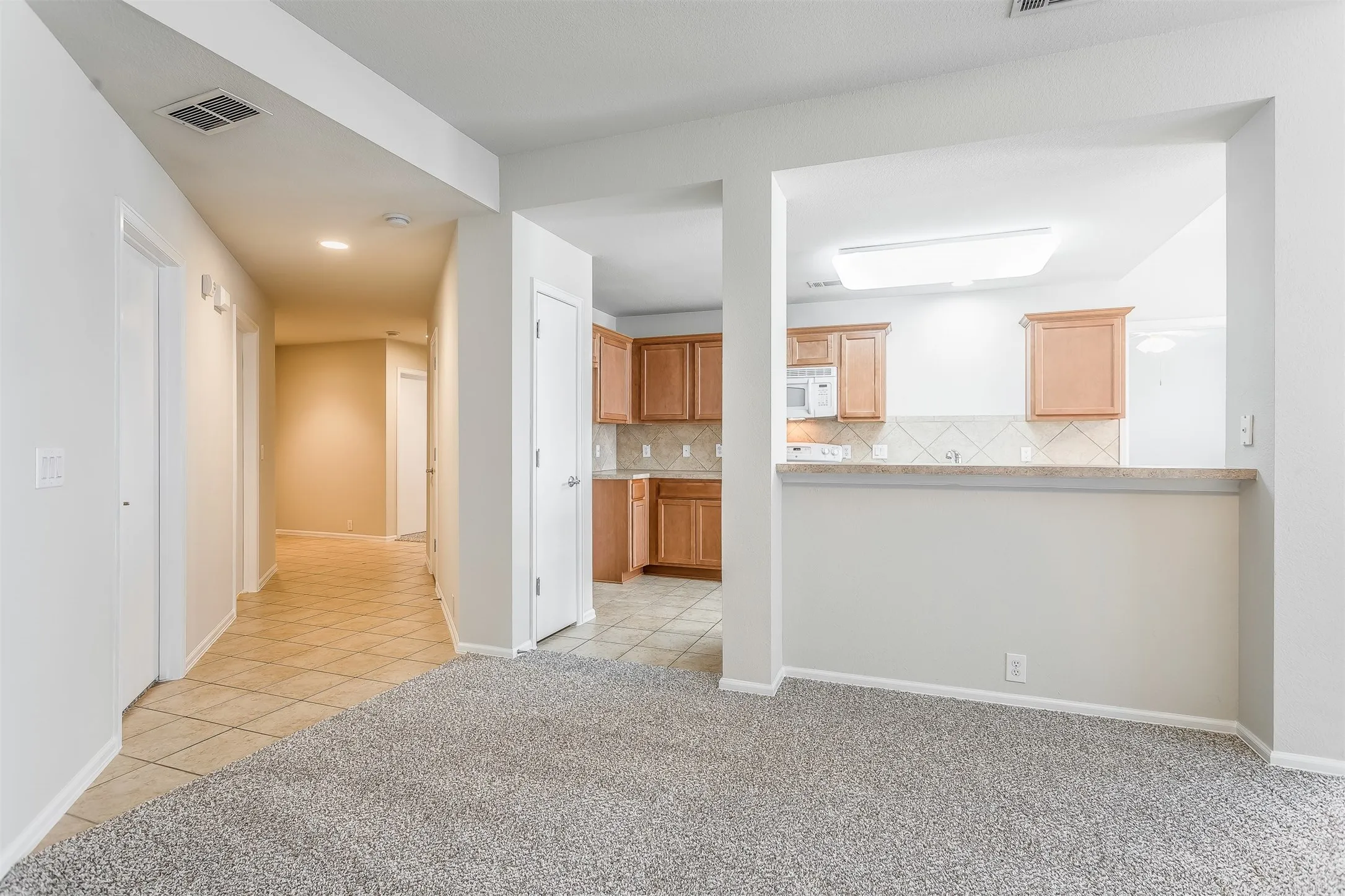 Single Family Residence For Rent in Ellis County , 529 Quail Hollow Drive, Midlothian, Texas 76065, 4 Bedroom, 2 Bathroom, 2 Garage spaces, 1,560 Sqft, built in 2007, mls#21370257, Real Estate Agent in Midlothian, Homes For Rent in Ellis county, Homes For Rent in Midlothian, Realtor in Midlothian Texas, Real Estate Brokerage Independent Realty Texas, Luminita Cordes Realtor