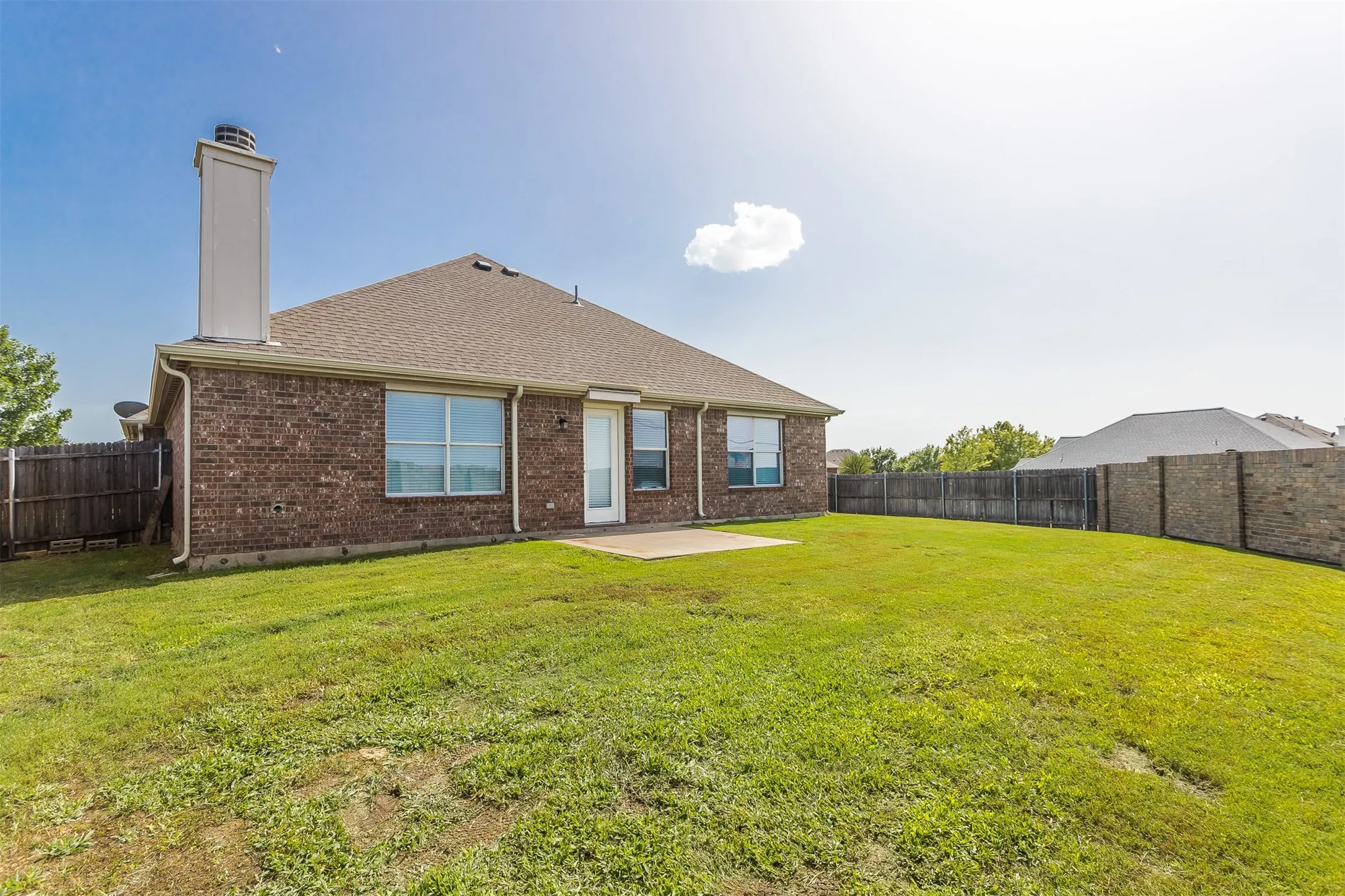 Single Family Residence For Rent in Ellis County , 529 Quail Hollow Drive, Midlothian, Texas 76065, 4 Bedroom, 2 Bathroom, 2 Garage spaces, 1,560 Sqft, built in 2007, mls#21370257, Real Estate Agent in Midlothian, Homes For Rent in Ellis county, Homes For Rent in Midlothian, Realtor in Midlothian Texas, Real Estate Brokerage Independent Realty Texas, Luminita Cordes Realtor