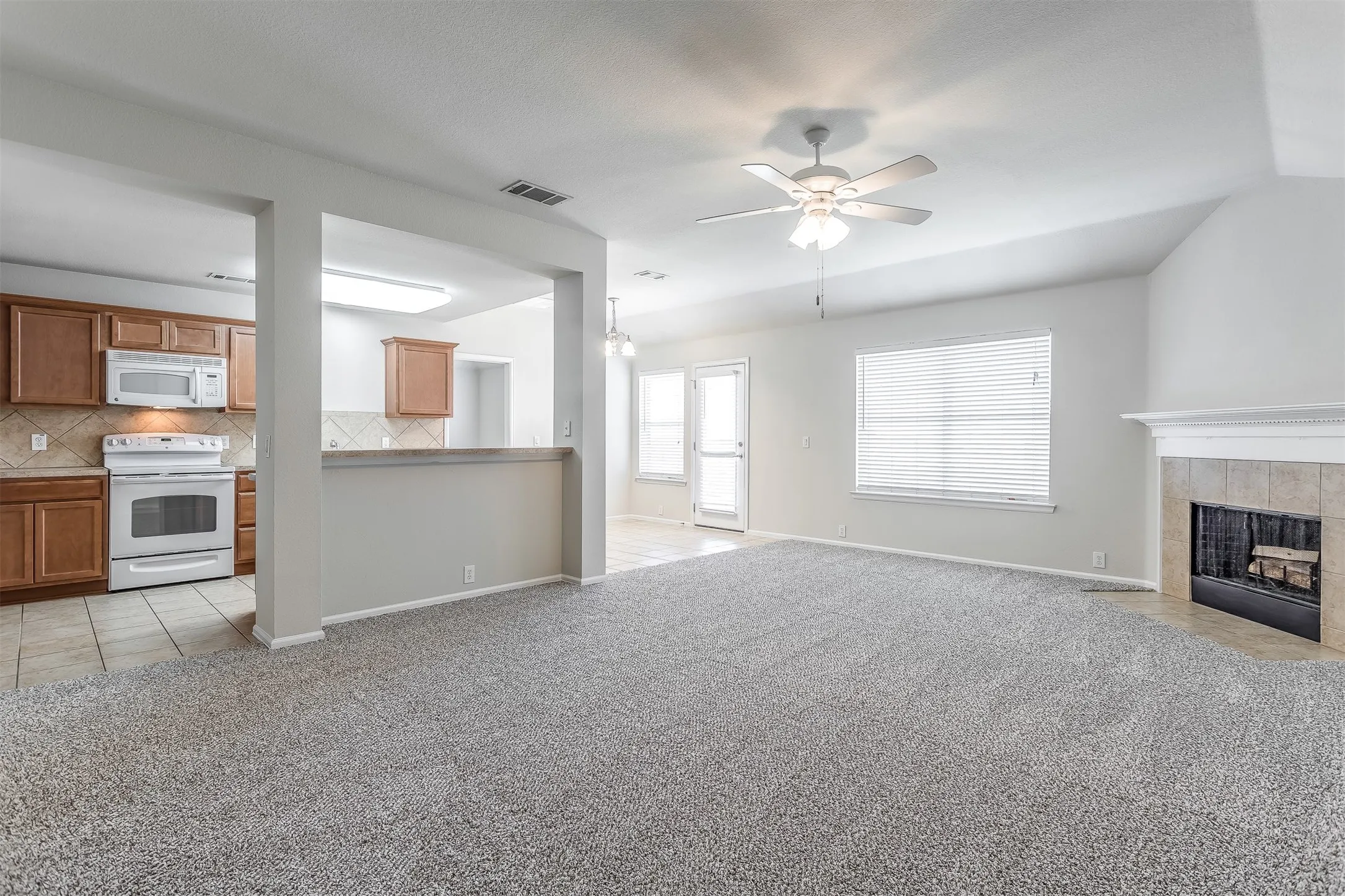 Single Family Residence For Rent in Ellis County , 529 Quail Hollow Drive, Midlothian, Texas 76065, 4 Bedroom, 2 Bathroom, 2 Garage spaces, 1,560 Sqft, built in 2007, mls#21370257, Real Estate Agent in Midlothian, Homes For Rent in Ellis county, Homes For Rent in Midlothian, Realtor in Midlothian Texas, Real Estate Brokerage Independent Realty Texas, Luminita Cordes Realtor