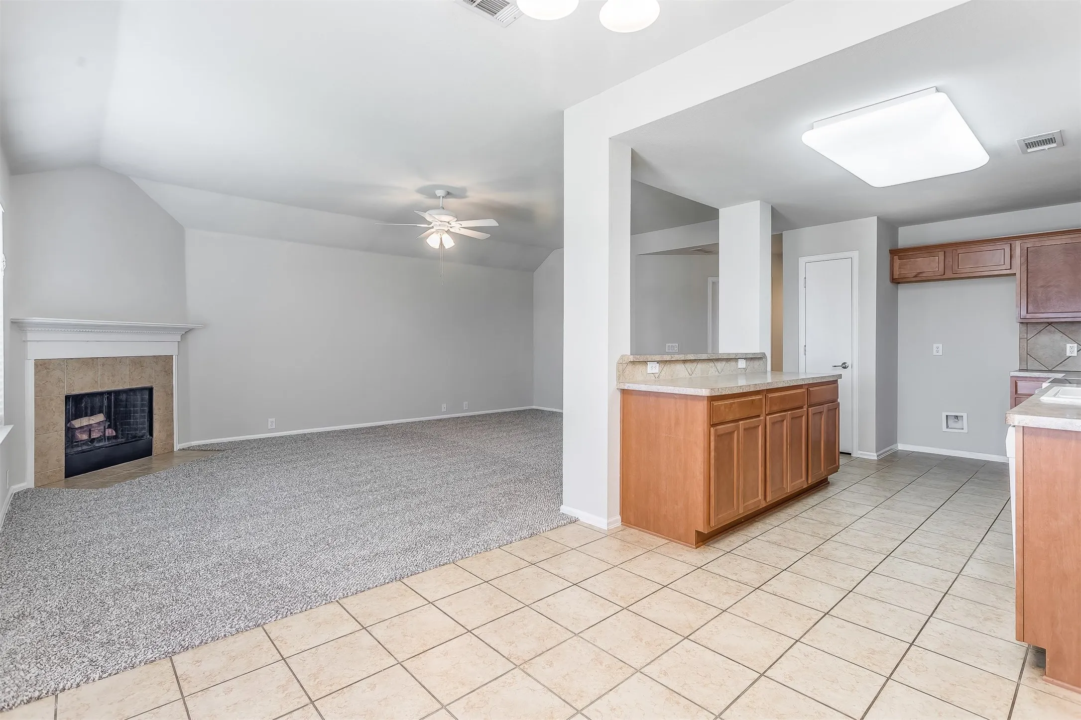 Single Family Residence For Rent in Ellis County , 529 Quail Hollow Drive, Midlothian, Texas 76065, 4 Bedroom, 2 Bathroom, 2 Garage spaces, 1,560 Sqft, built in 2007, mls#21370257, Real Estate Agent in Midlothian, Homes For Rent in Ellis county, Homes For Rent in Midlothian, Realtor in Midlothian Texas, Real Estate Brokerage Independent Realty Texas, Luminita Cordes Realtor