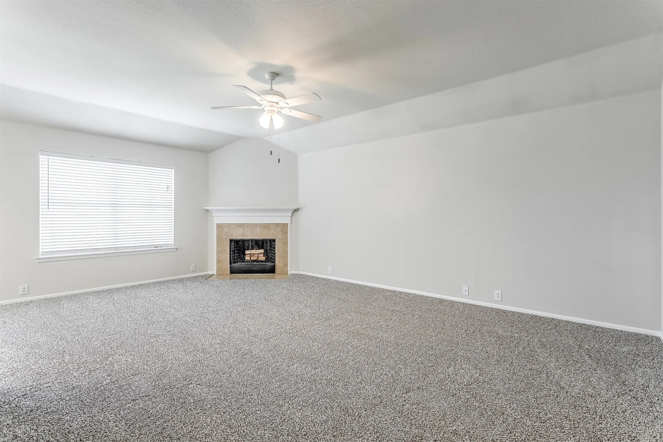 Single Family Residence For Rent in Ellis County , 529 Quail Hollow Drive, Midlothian, Texas 76065, 4 Bedroom, 2 Bathroom, 2 Garage spaces, 1,560 Sqft, built in 2007, mls#21370257, Real Estate Agent in Midlothian, Homes For Rent in Ellis county, Homes For Rent in Midlothian, Realtor in Midlothian Texas, Real Estate Brokerage Independent Realty Texas, Luminita Cordes Realtor