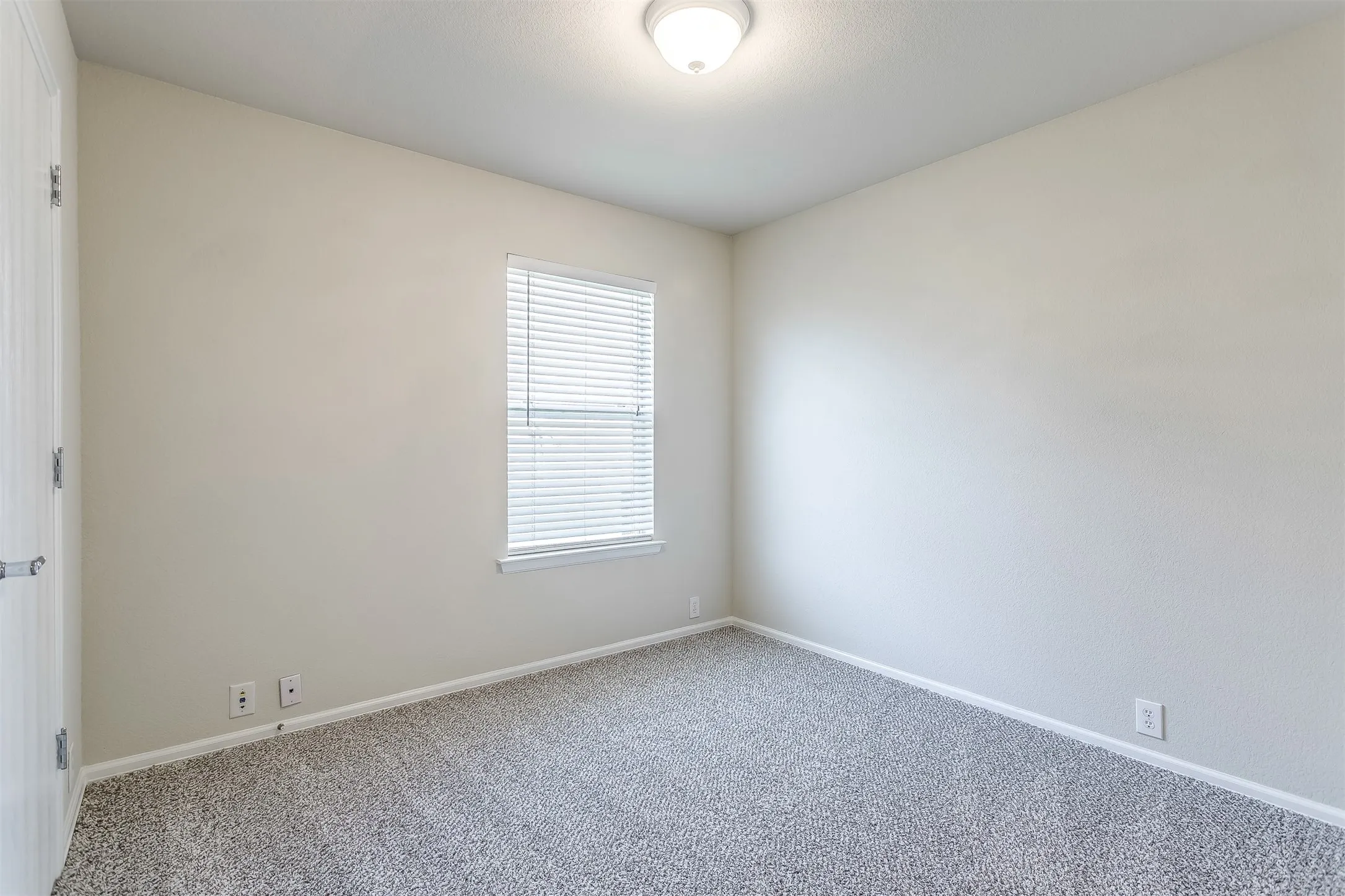 Single Family Residence For Rent in Ellis County , 529 Quail Hollow Drive, Midlothian, Texas 76065, 4 Bedroom, 2 Bathroom, 2 Garage spaces, 1,560 Sqft, built in 2007, mls#21370257, Real Estate Agent in Midlothian, Homes For Rent in Ellis county, Homes For Rent in Midlothian, Realtor in Midlothian Texas, Real Estate Brokerage Independent Realty Texas, Luminita Cordes Realtor