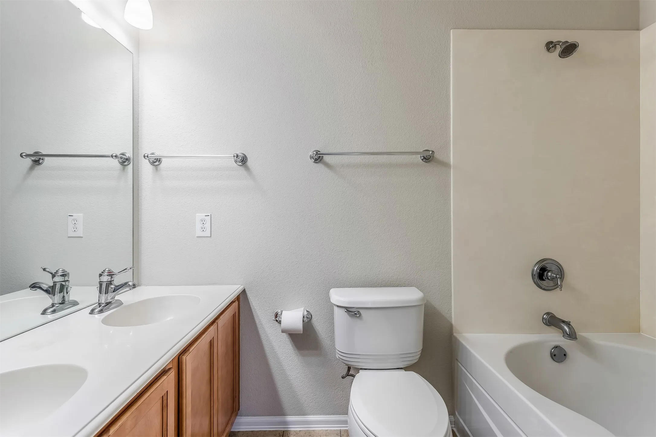 Single Family Residence For Rent in Ellis County , 529 Quail Hollow Drive, Midlothian, Texas 76065, 4 Bedroom, 2 Bathroom, 2 Garage spaces, 1,560 Sqft, built in 2007, mls#21370257, Real Estate Agent in Midlothian, Homes For Rent in Ellis county, Homes For Rent in Midlothian, Realtor in Midlothian Texas, Real Estate Brokerage Independent Realty Texas, Luminita Cordes Realtor