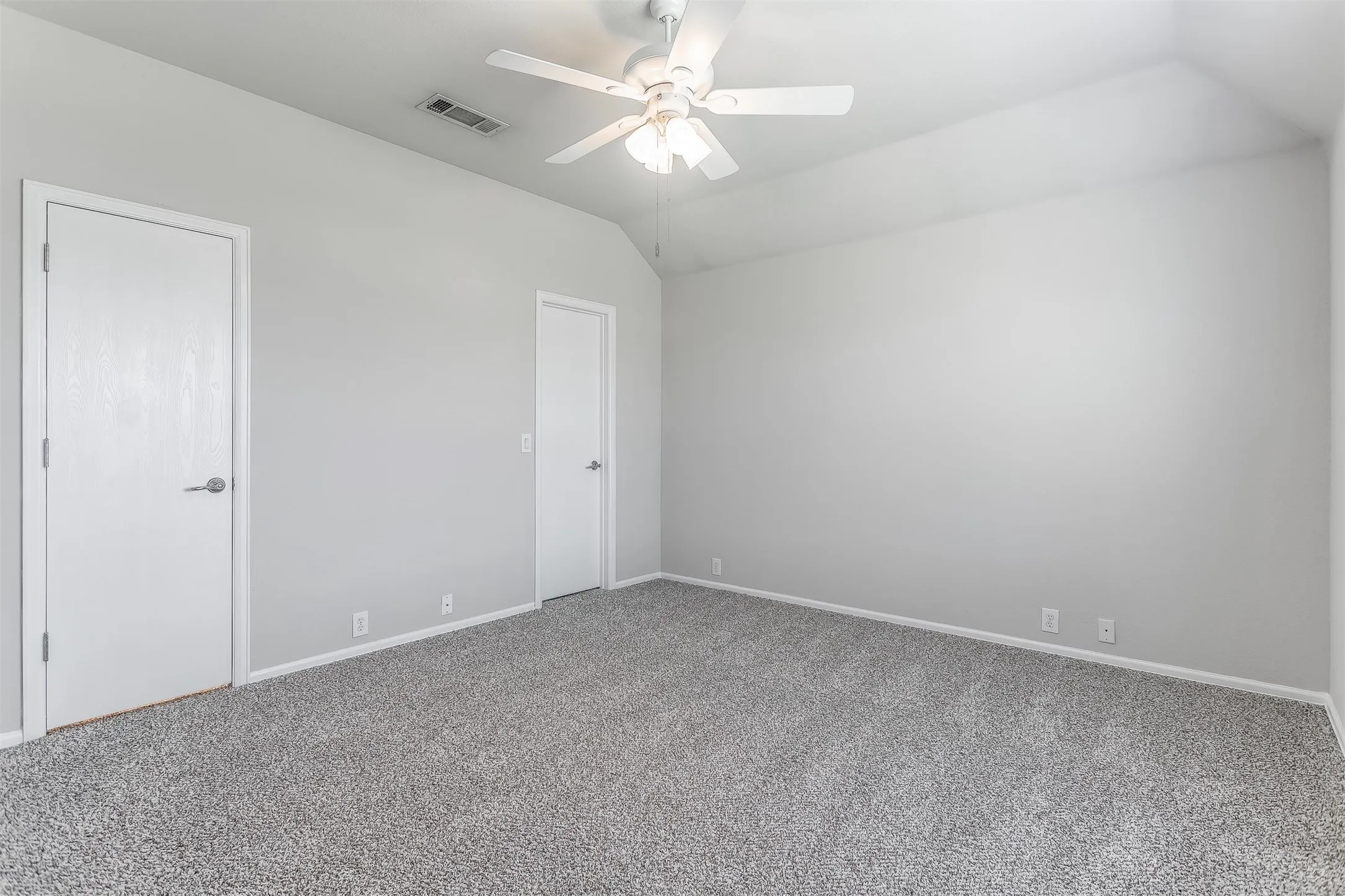 Single Family Residence For Rent in Ellis County , 529 Quail Hollow Drive, Midlothian, Texas 76065, 4 Bedroom, 2 Bathroom, 2 Garage spaces, 1,560 Sqft, built in 2007, mls#21370257, Real Estate Agent in Midlothian, Homes For Rent in Ellis county, Homes For Rent in Midlothian, Realtor in Midlothian Texas, Real Estate Brokerage Independent Realty Texas, Luminita Cordes Realtor