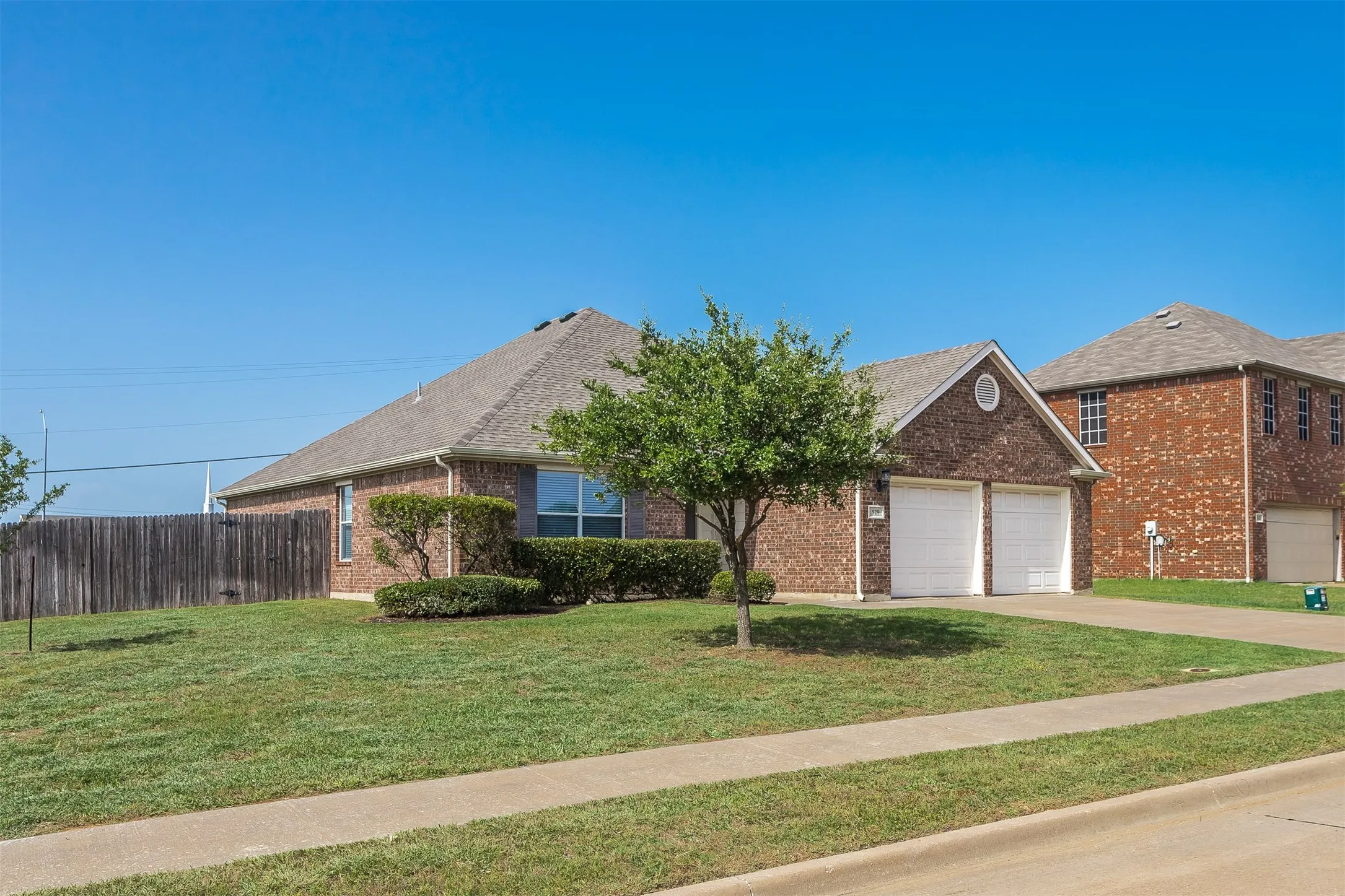 Single Family Residence For Rent in Ellis County , 529 Quail Hollow Drive, Midlothian, Texas 76065, 4 Bedroom, 2 Bathroom, 2 Garage spaces, 1,560 Sqft, built in 2007, mls#21370257, Real Estate Agent in Midlothian, Homes For Rent in Ellis county, Homes For Rent in Midlothian, Realtor in Midlothian Texas, Real Estate Brokerage Independent Realty Texas, Luminita Cordes Realtor