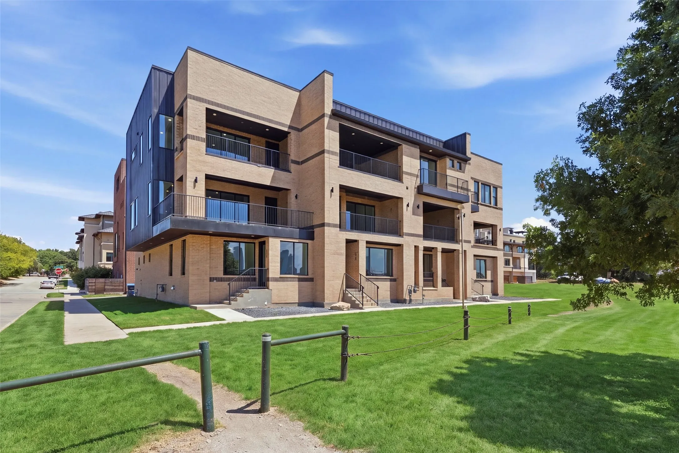 Townhouse For Sale in Tarrant County , 404 Vista Buena Trail, Fort Worth, Texas 76111, 4 Bedroom, 5 Bathroom, 2 Garage spaces, 3,026 Sqft, built in 2025, mls#21370222, Real Estate Agent in Fort Worth, Homes For Sale in Tarrant county, Homes For Sale in Fort Worth, Realtor in Fort Worth Texas, Real Estate Brokerage Independent Realty Texas, Luminita Cordes Realtor