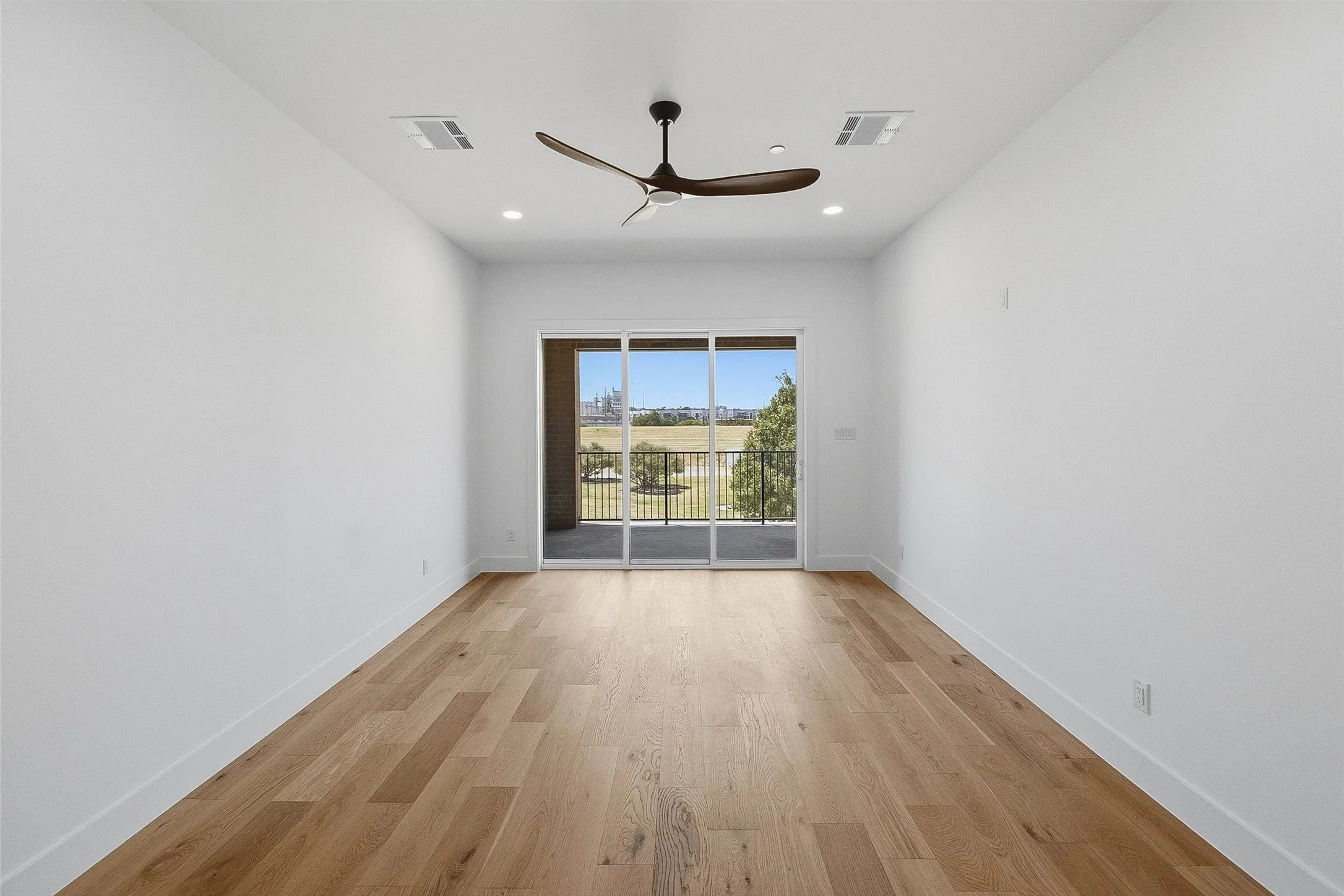 Townhouse For Sale in Tarrant County , 404 Vista Buena Trail, Fort Worth, Texas 76111, 4 Bedroom, 5 Bathroom, 2 Garage spaces, 3,026 Sqft, built in 2025, mls#21370222, Real Estate Agent in Fort Worth, Homes For Sale in Tarrant county, Homes For Sale in Fort Worth, Realtor in Fort Worth Texas, Real Estate Brokerage Independent Realty Texas, Luminita Cordes Realtor