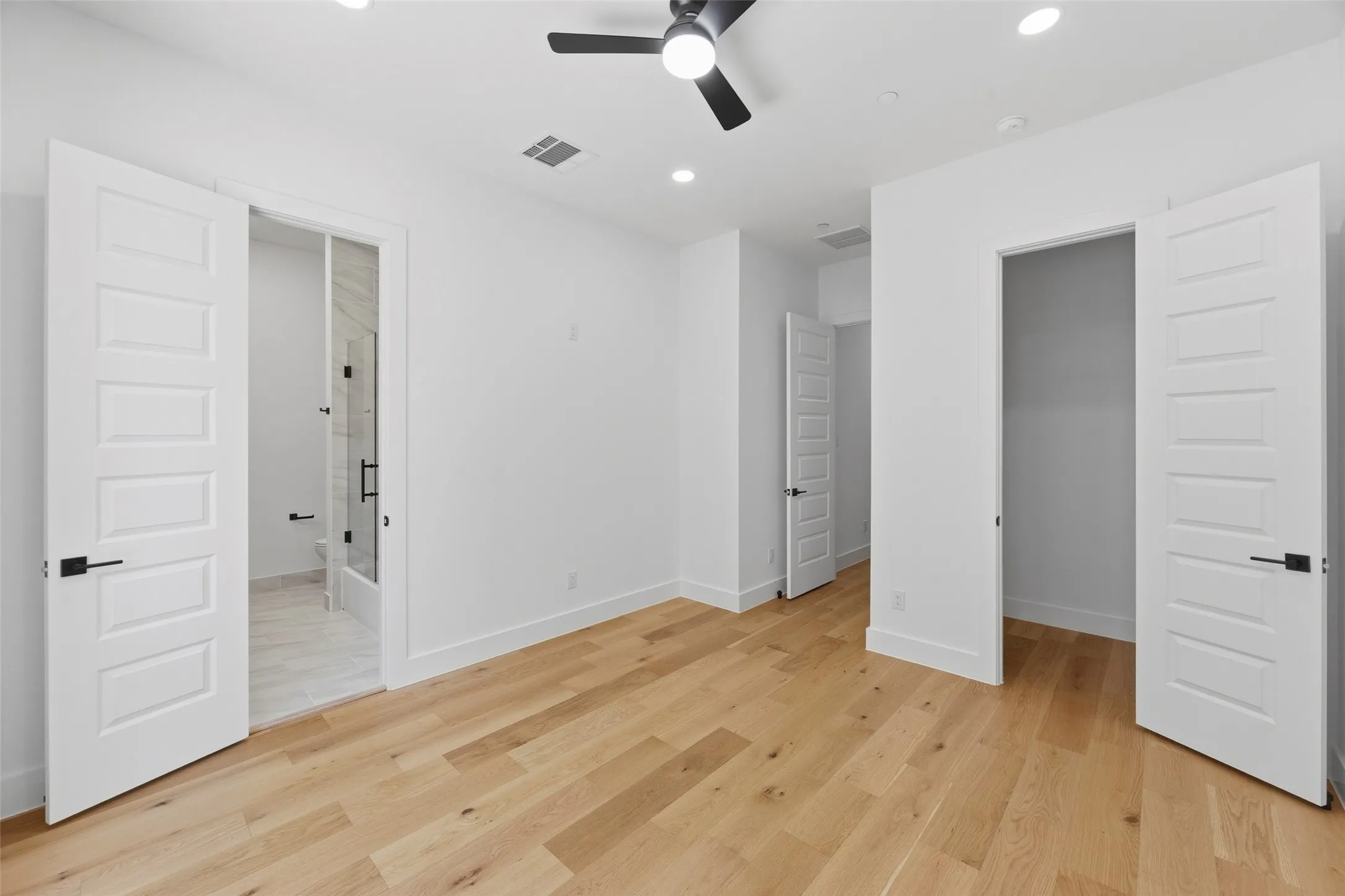 Townhouse For Sale in Tarrant County , 404 Vista Buena Trail, Fort Worth, Texas 76111, 4 Bedroom, 5 Bathroom, 2 Garage spaces, 3,026 Sqft, built in 2025, mls#21370222, Real Estate Agent in Fort Worth, Homes For Sale in Tarrant county, Homes For Sale in Fort Worth, Realtor in Fort Worth Texas, Real Estate Brokerage Independent Realty Texas, Luminita Cordes Realtor