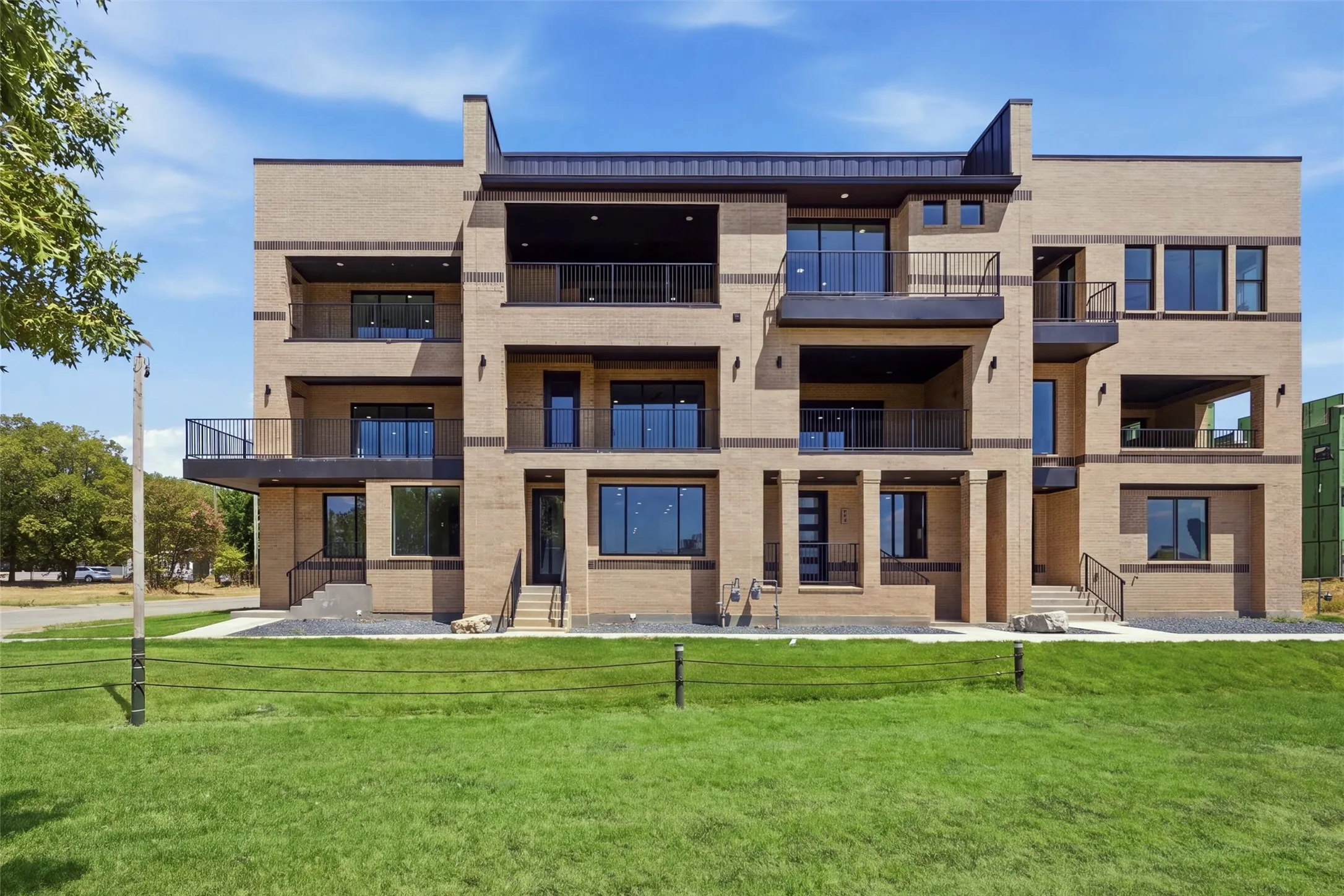 Townhouse For Sale in Tarrant County , 404 Vista Buena Trail, Fort Worth, Texas 76111, 4 Bedroom, 5 Bathroom, 2 Garage spaces, 3,026 Sqft, built in 2025, mls#21370222, Real Estate Agent in Fort Worth, Homes For Sale in Tarrant county, Homes For Sale in Fort Worth, Realtor in Fort Worth Texas, Real Estate Brokerage Independent Realty Texas, Luminita Cordes Realtor