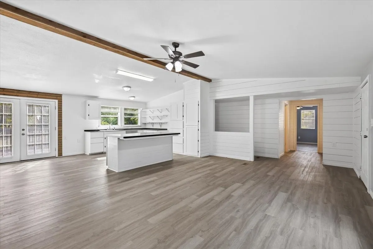 Mobile Home For Sale in Van Zandt County , 967 County Road 1524, Grand Saline, Texas 75140, 3 Bedroom, 2 Bathroom, Garage spaces, 1,541 Sqft, built in 1994, mls#21368871, Real Estate Agent in Grand Saline, Homes For Sale in Van Zandt county, Homes For Sale in Grand Saline, Realtor in Grand Saline Texas, Real Estate Brokerage Independent Realty Texas, Luminita Cordes Realtor