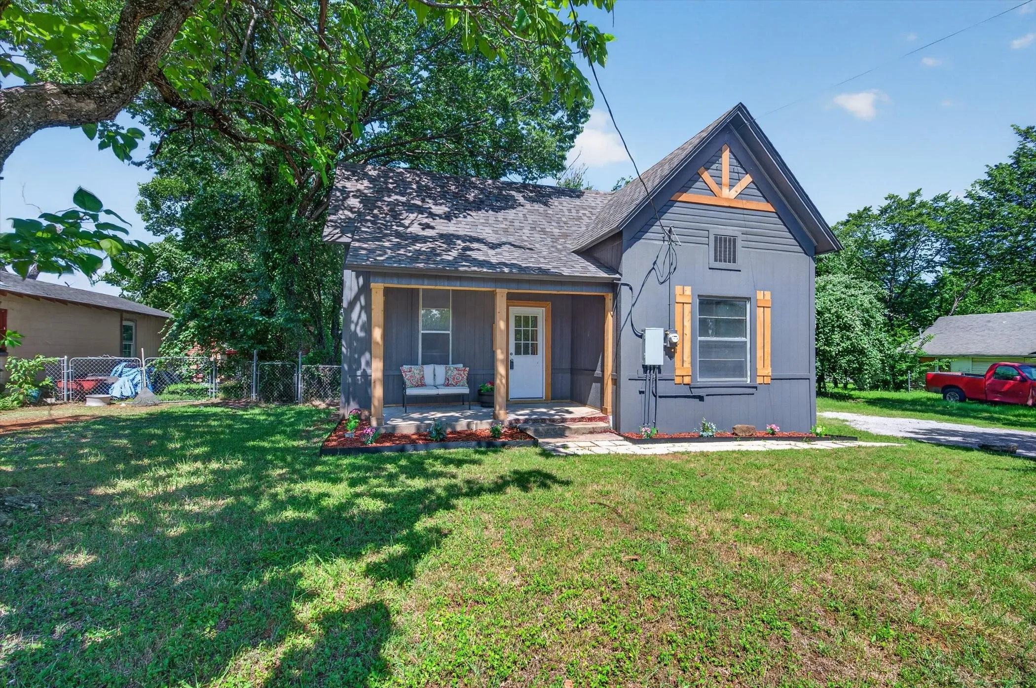 Single Family Residence For Sale in Johnson County , 202 S Main Street, Joshua, Texas 76058, 2 Bedroom, 1 Bathroom, Garage spaces, 1,000 Sqft, built in 1970, mls#21330049, Real Estate Agent in Joshua, Homes For Sale in Johnson county, Homes For Sale in Joshua, Realtor in Joshua Texas, Real Estate Brokerage Independent Realty Texas, Luminita Cordes Realtor