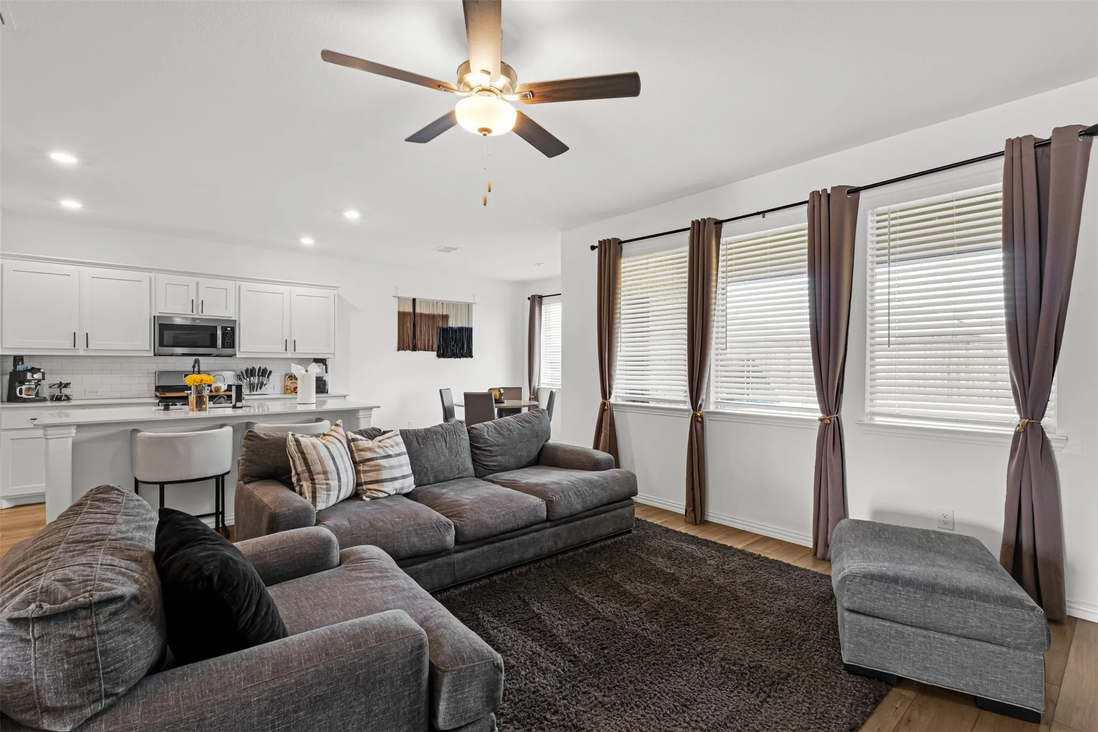 Single Family Residence For Rent in Denton County , 3113 Kaufman Court, Little Elm, Texas 75068, 3 Bedroom, 2 Bathroom, 2 Garage spaces, 1,602 Sqft, built in 2022, mls#21368070, Real Estate Agent in Little Elm, Homes For Rent in Denton county, Homes For Rent in Little Elm, Realtor in Little Elm Texas, Real Estate Brokerage Independent Realty Texas, Luminita Cordes Realtor