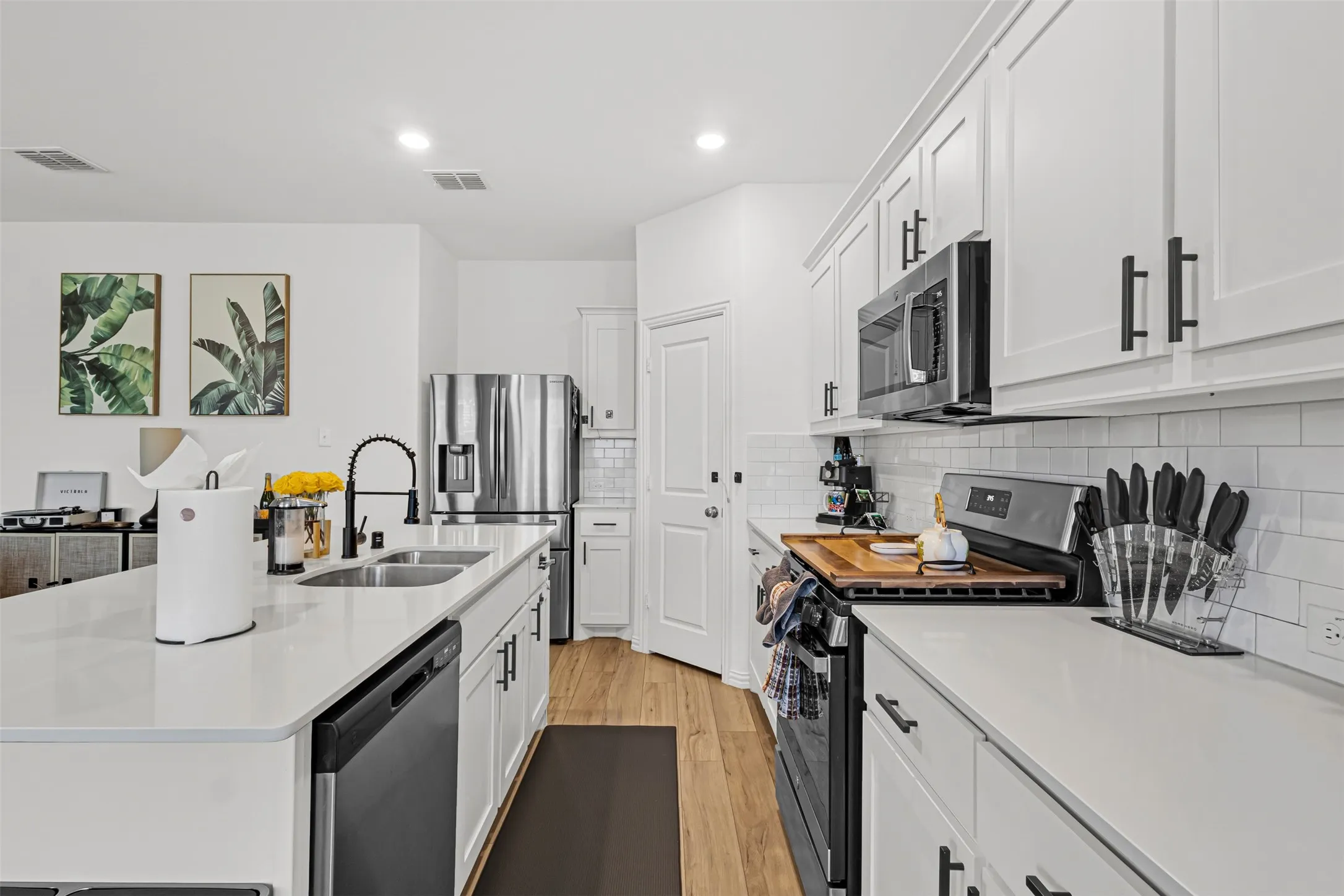 Single Family Residence For Rent in Denton County , 3113 Kaufman Court, Little Elm, Texas 75068, 3 Bedroom, 2 Bathroom, 2 Garage spaces, 1,602 Sqft, built in 2022, mls#21368070, Real Estate Agent in Little Elm, Homes For Rent in Denton county, Homes For Rent in Little Elm, Realtor in Little Elm Texas, Real Estate Brokerage Independent Realty Texas, Luminita Cordes Realtor