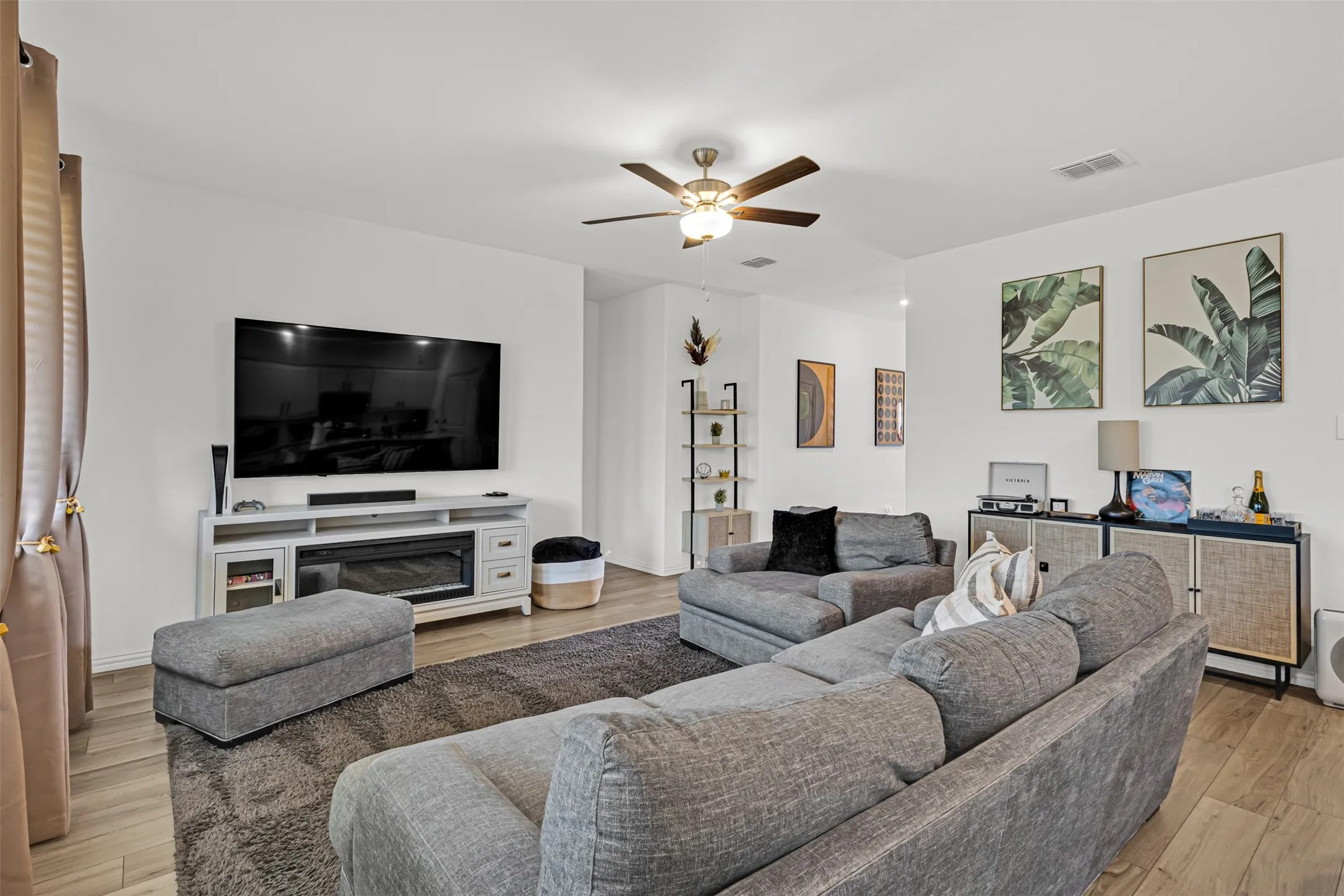 Single Family Residence For Rent in Denton County , 3113 Kaufman Court, Little Elm, Texas 75068, 3 Bedroom, 2 Bathroom, 2 Garage spaces, 1,602 Sqft, built in 2022, mls#21368070, Real Estate Agent in Little Elm, Homes For Rent in Denton county, Homes For Rent in Little Elm, Realtor in Little Elm Texas, Real Estate Brokerage Independent Realty Texas, Luminita Cordes Realtor