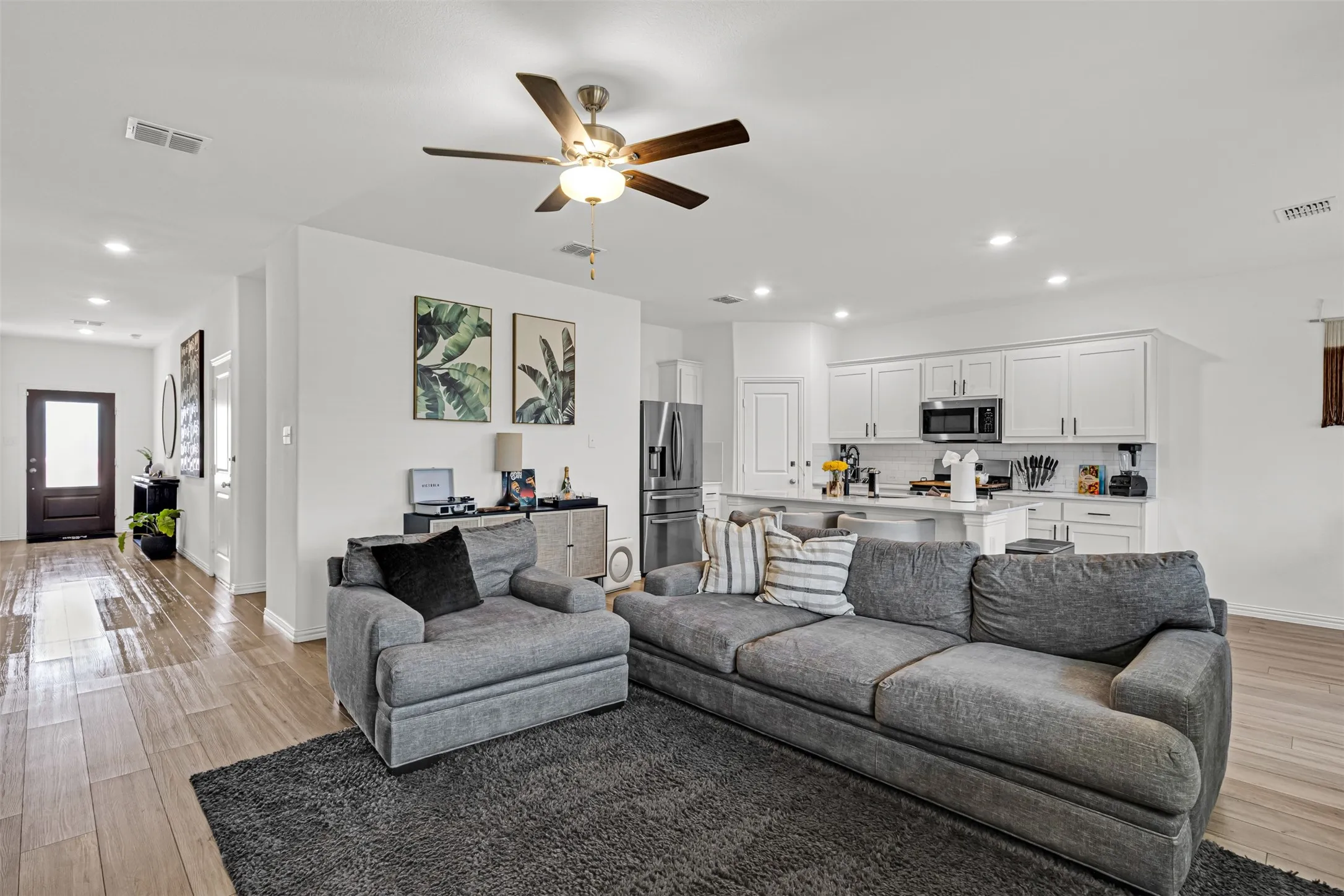 Single Family Residence For Rent in Denton County , 3113 Kaufman Court, Little Elm, Texas 75068, 3 Bedroom, 2 Bathroom, 2 Garage spaces, 1,602 Sqft, built in 2022, mls#21368070, Real Estate Agent in Little Elm, Homes For Rent in Denton county, Homes For Rent in Little Elm, Realtor in Little Elm Texas, Real Estate Brokerage Independent Realty Texas, Luminita Cordes Realtor