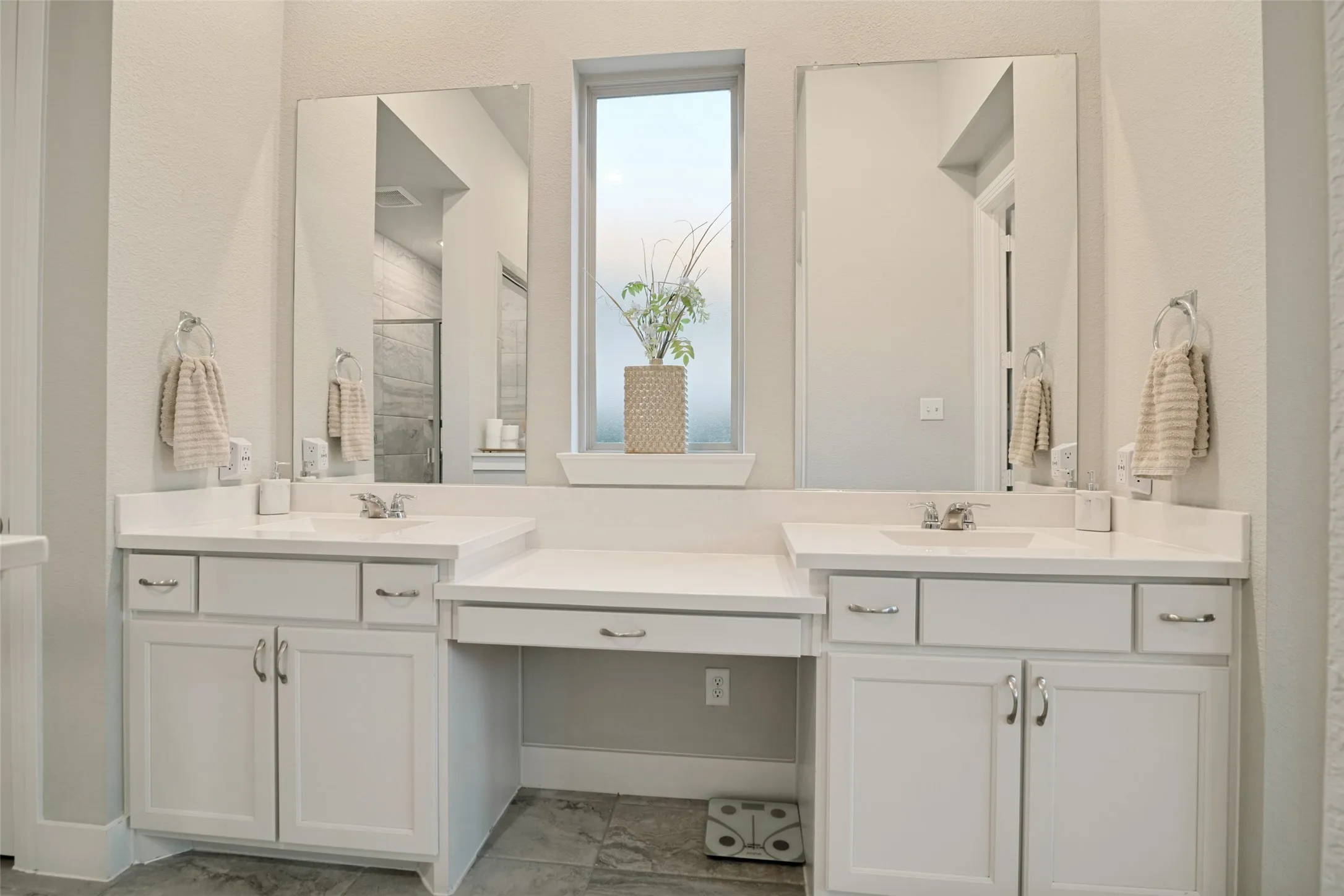Single Family Residence For Sale in Rockwall County , 1733 Amarone Lane, Mclendon Chisholm, Texas 75032, 4 Bedroom, 4 Bathroom, 3 Garage spaces, 2,705 Sqft, built in 2020, mls#21367004, Real Estate Agent in Mclendon Chisholm, Homes For Sale in Rockwall county, Homes For Sale in Mclendon Chisholm, Realtor in Mclendon Chisholm Texas, Real Estate Brokerage Independent Realty Texas, Luminita Cordes Realtor
