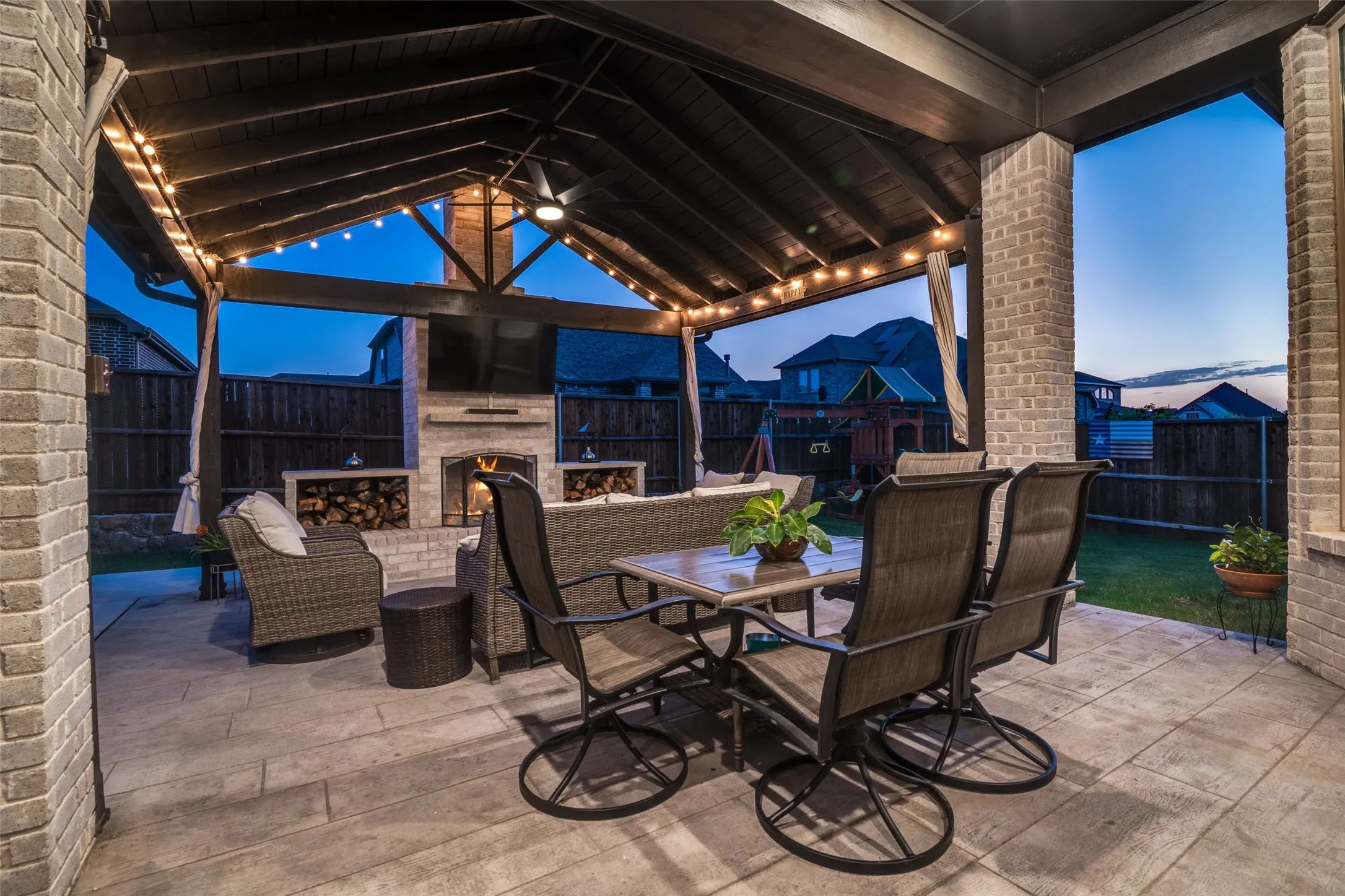 Single Family Residence For Sale in Rockwall County , 1733 Amarone Lane, Mclendon Chisholm, Texas 75032, 4 Bedroom, 4 Bathroom, 3 Garage spaces, 2,705 Sqft, built in 2020, mls#21367004, Real Estate Agent in Mclendon Chisholm, Homes For Sale in Rockwall county, Homes For Sale in Mclendon Chisholm, Realtor in Mclendon Chisholm Texas, Real Estate Brokerage Independent Realty Texas, Luminita Cordes Realtor