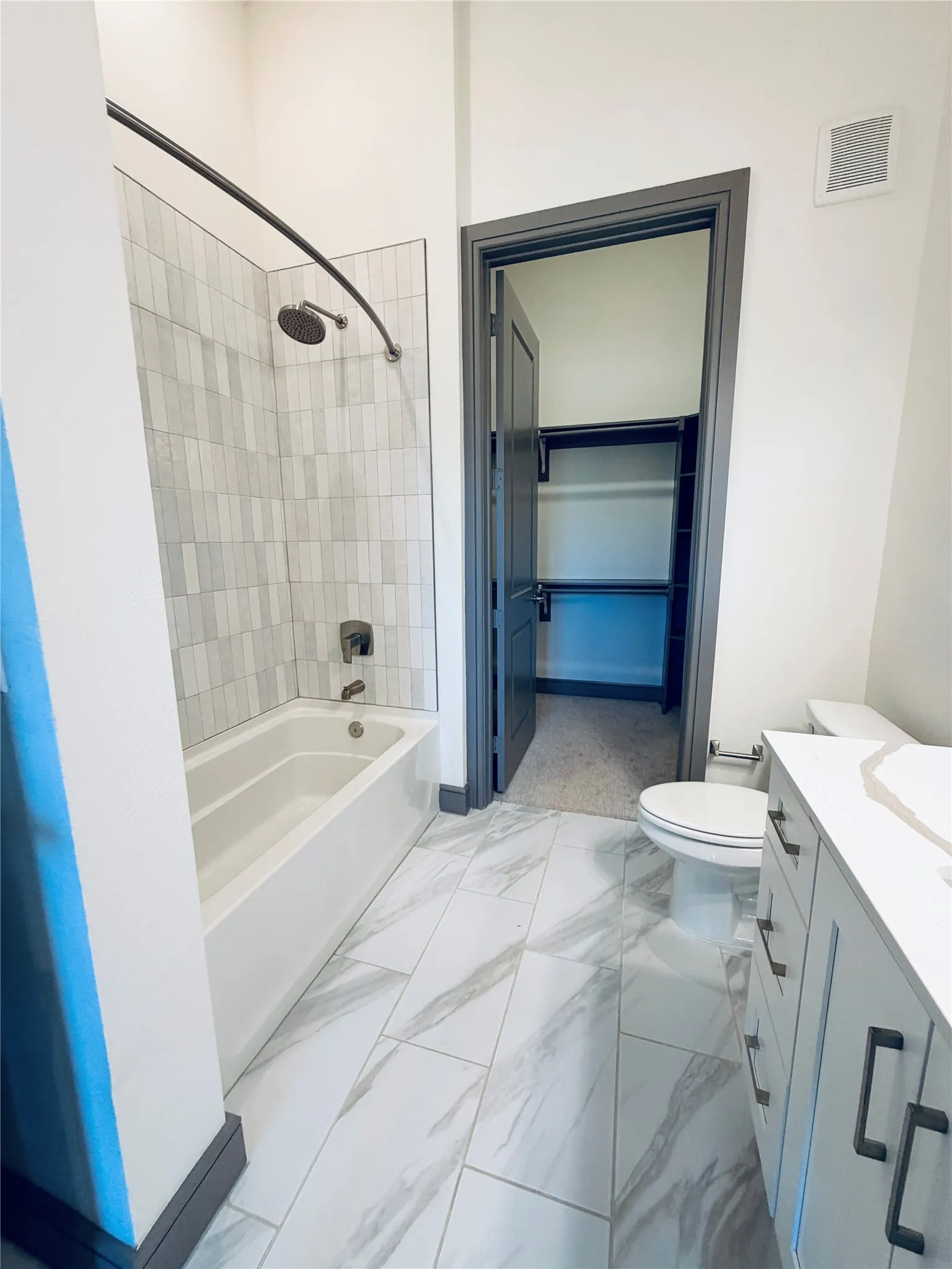 Condominium For Rent in Denton County , 2700 Old Denton Road 1043, Carrollton, Texas 75007, 2 Bedroom, 2 Bathroom, 2 Garage spaces, 1,151 Sqft, built in 2023, mls#21368777, Real Estate Agent in Carrollton, Homes For Rent in Denton county, Homes For Rent in Carrollton, Realtor in Carrollton Texas, Real Estate Brokerage Independent Realty Texas, Luminita Cordes Realtor