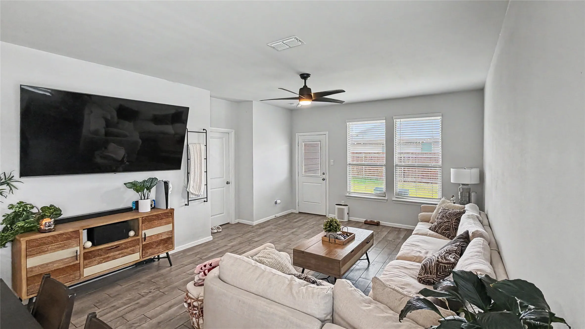Single Family Residence For Rent in Tarrant County , 8525 Big Apple Drive, Fort Worth, Texas 76179, 4 Bedroom, 2 Bathroom, 2 Garage spaces, 1,733 Sqft, built in 2023, mls#21368943, Real Estate Agent in Fort Worth, Homes For Rent in Tarrant county, Homes For Rent in Fort Worth, Realtor in Fort Worth Texas, Real Estate Brokerage Independent Realty Texas, Luminita Cordes Realtor