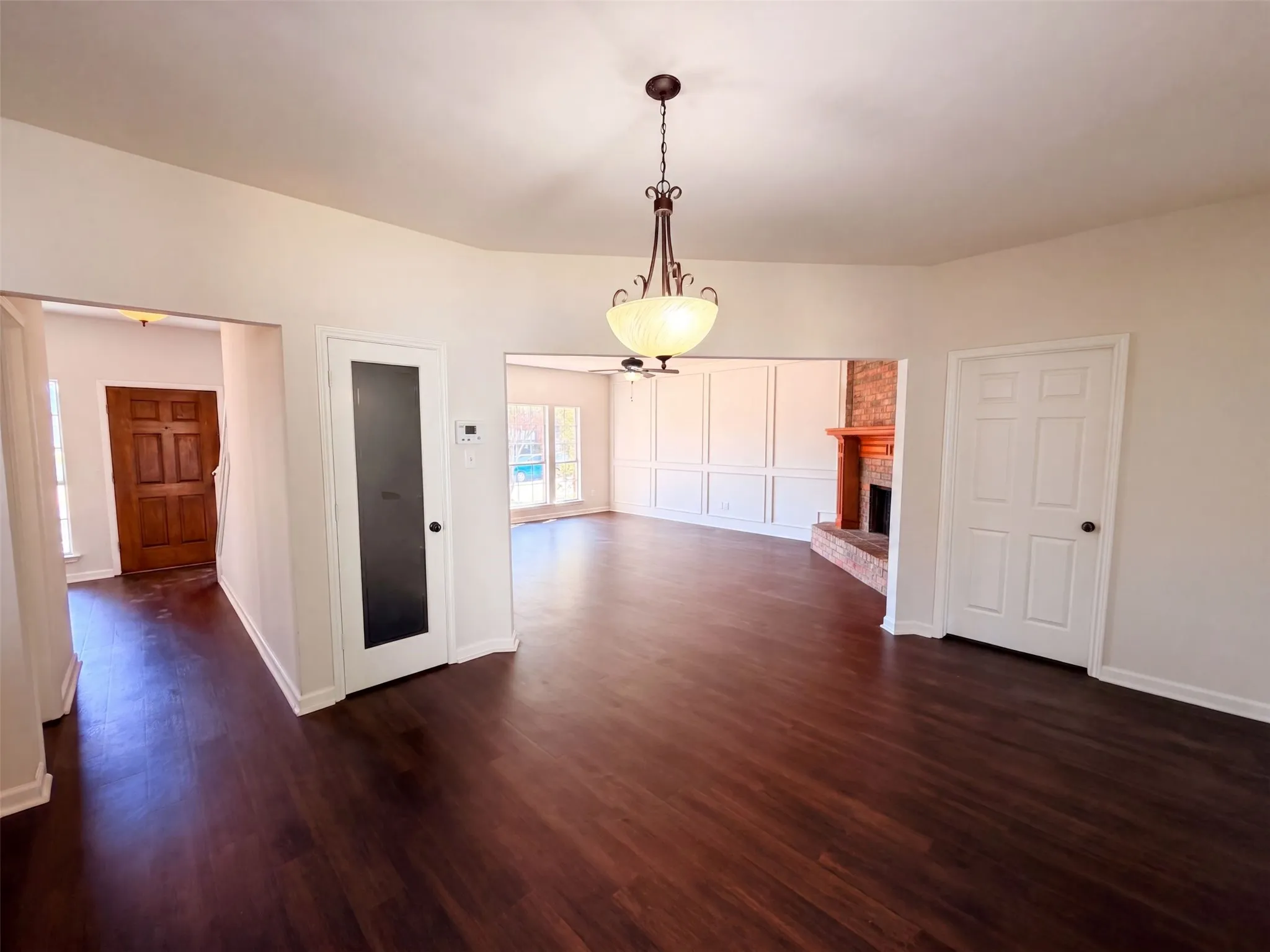 Single Family Residence For Sale in Dallas County , 2405 Waterloo Lane, Mesquite, Texas 75181, 4 Bedroom, 3 Bathroom, 2 Garage spaces, 2,632 Sqft, built in 1990, mls#21370272, Real Estate Agent in Mesquite, Homes For Sale in Dallas county, Homes For Sale in Mesquite, Realtor in Mesquite Texas, Real Estate Brokerage Independent Realty Texas, Luminita Cordes Realtor