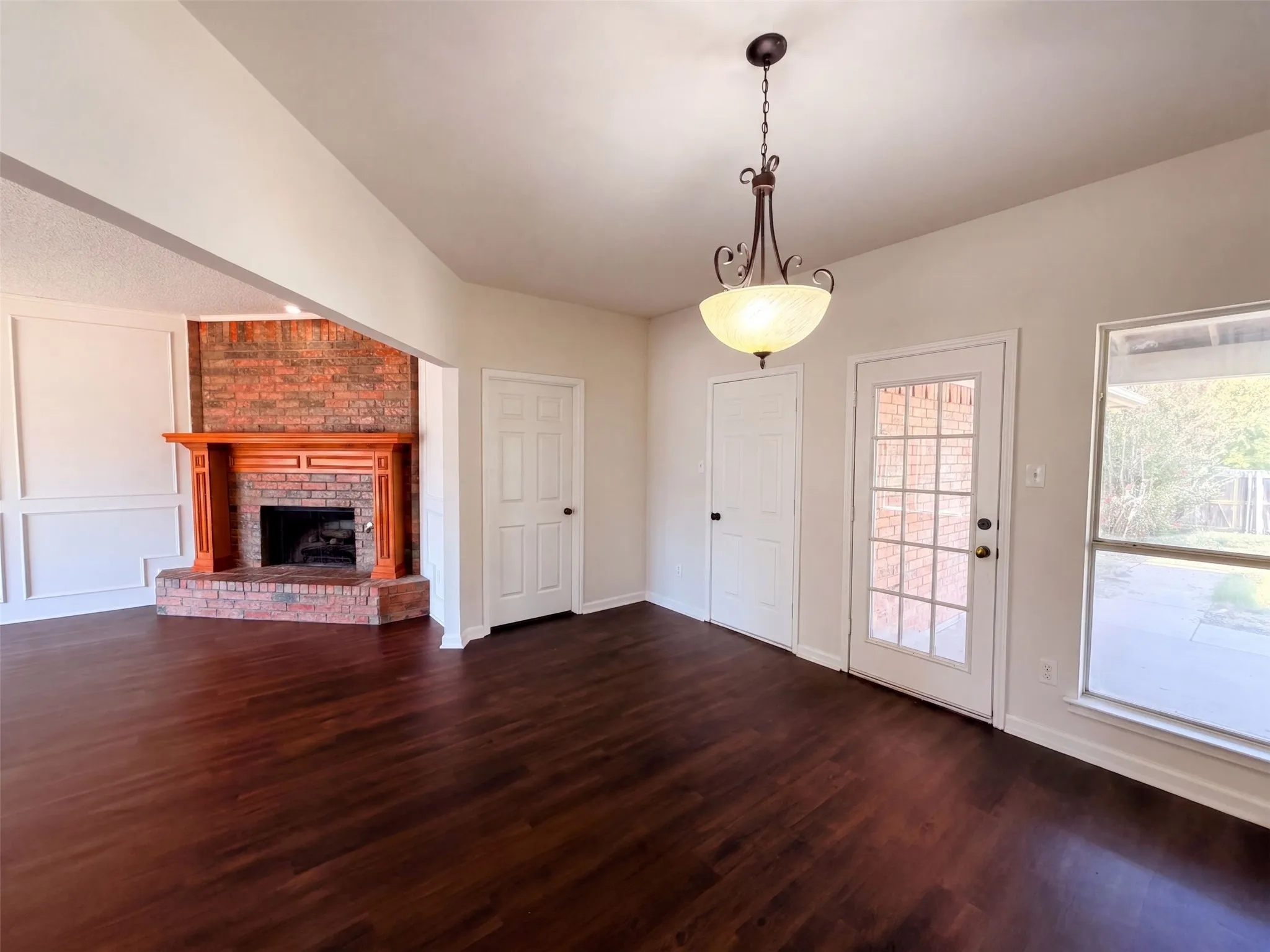 Single Family Residence For Sale in Dallas County , 2405 Waterloo Lane, Mesquite, Texas 75181, 4 Bedroom, 3 Bathroom, 2 Garage spaces, 2,632 Sqft, built in 1990, mls#21370272, Real Estate Agent in Mesquite, Homes For Sale in Dallas county, Homes For Sale in Mesquite, Realtor in Mesquite Texas, Real Estate Brokerage Independent Realty Texas, Luminita Cordes Realtor