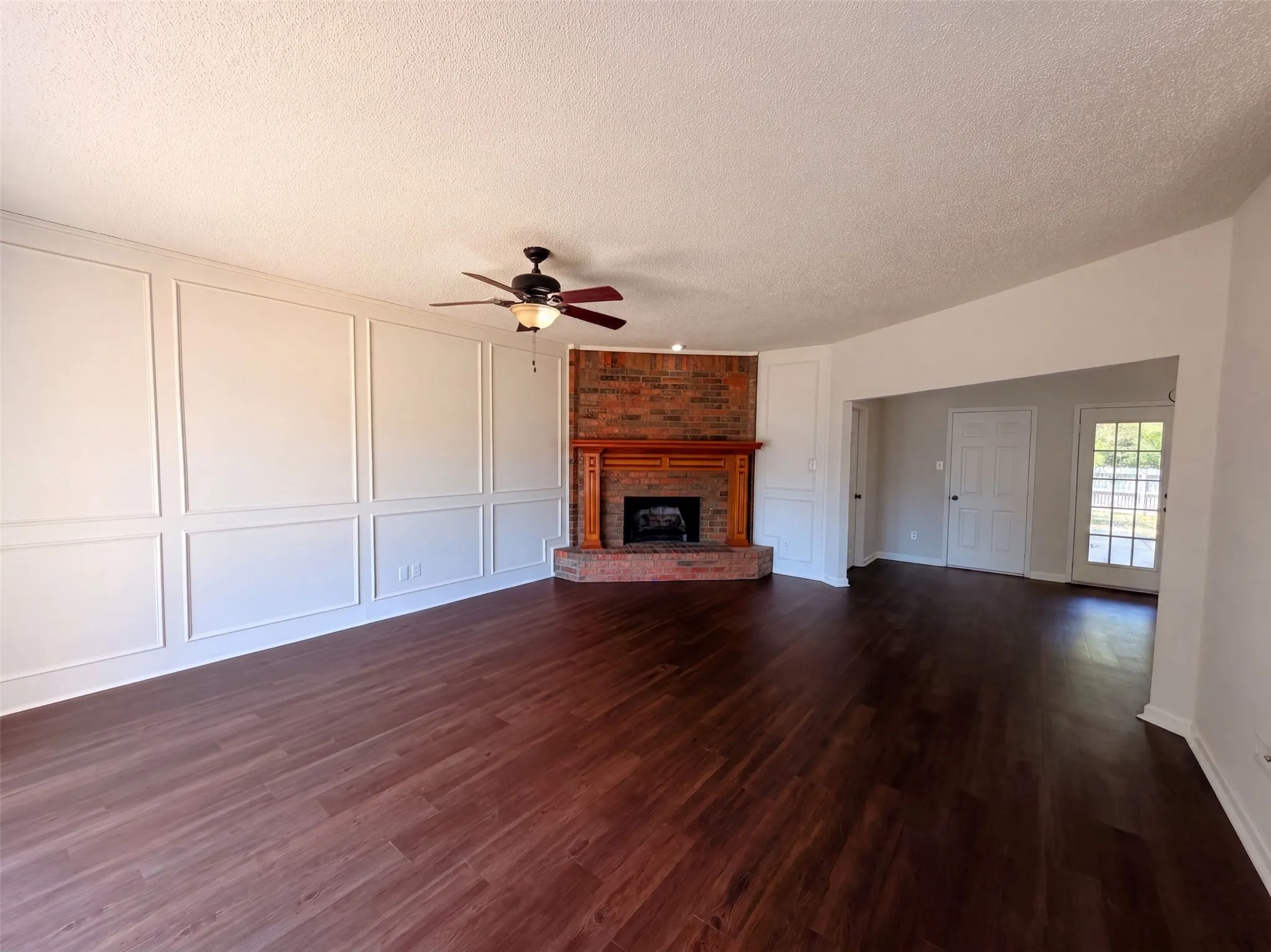 Single Family Residence For Sale in Dallas County , 2405 Waterloo Lane, Mesquite, Texas 75181, 4 Bedroom, 3 Bathroom, 2 Garage spaces, 2,632 Sqft, built in 1990, mls#21370272, Real Estate Agent in Mesquite, Homes For Sale in Dallas county, Homes For Sale in Mesquite, Realtor in Mesquite Texas, Real Estate Brokerage Independent Realty Texas, Luminita Cordes Realtor