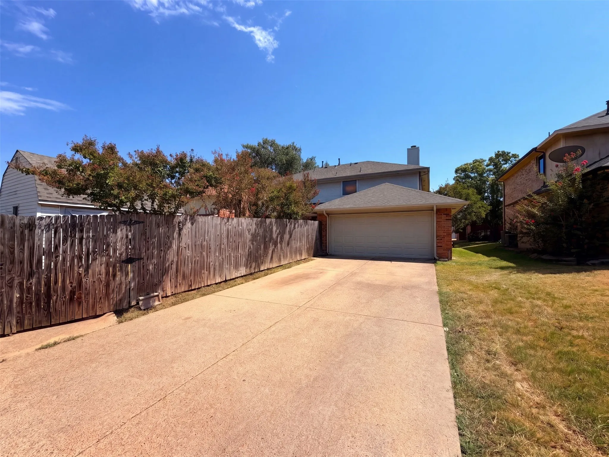 Single Family Residence For Sale in Dallas County , 2405 Waterloo Lane, Mesquite, Texas 75181, 4 Bedroom, 3 Bathroom, 2 Garage spaces, 2,632 Sqft, built in 1990, mls#21370272, Real Estate Agent in Mesquite, Homes For Sale in Dallas county, Homes For Sale in Mesquite, Realtor in Mesquite Texas, Real Estate Brokerage Independent Realty Texas, Luminita Cordes Realtor