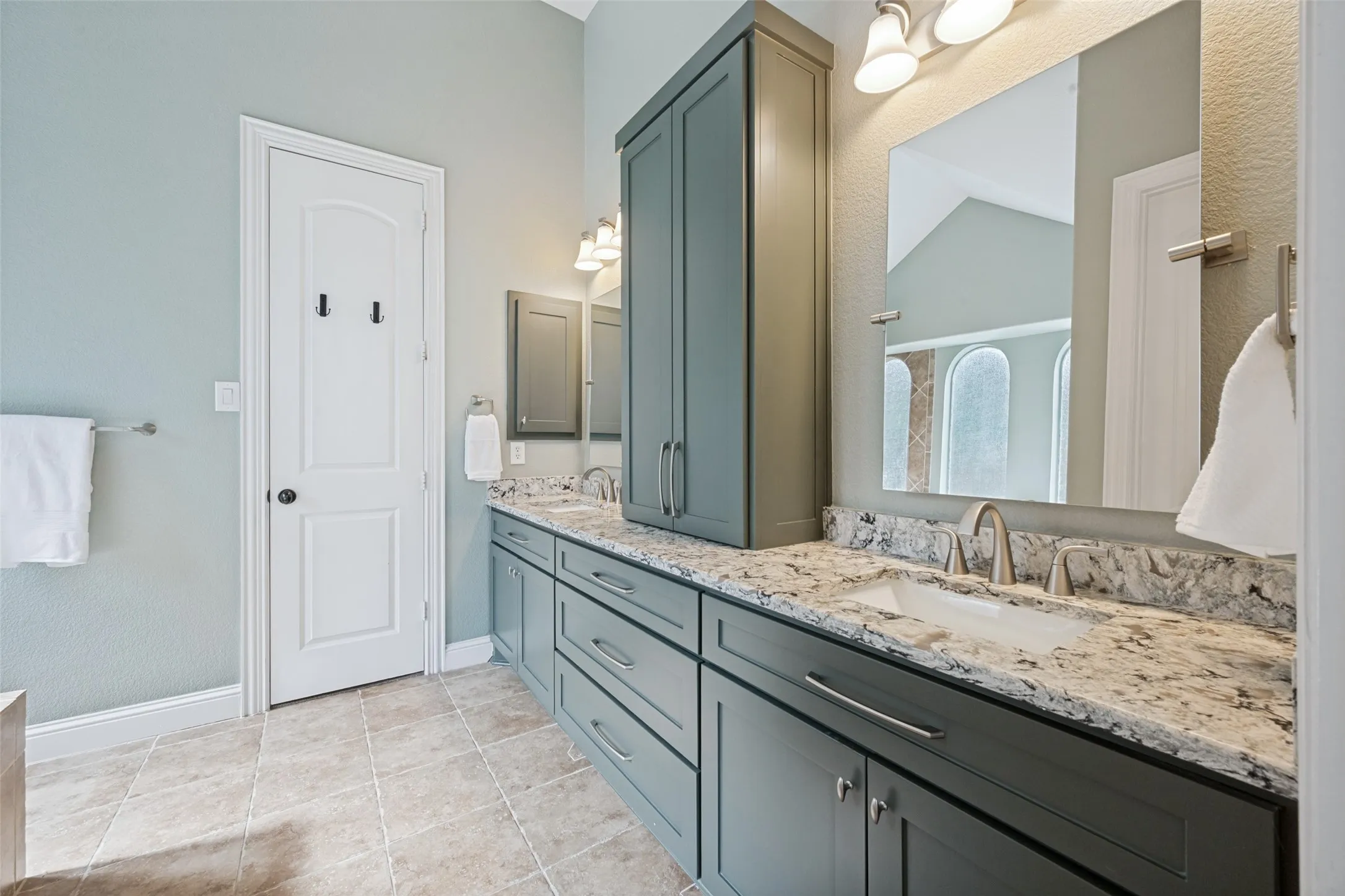 Single Family Residence For Sale in Tarrant County , 1713 Sterling Trace Drive, Keller, Texas 76248, 5 Bedroom, 4 Bathroom, 3 Garage spaces, 3,992 Sqft, built in 2008, mls#21370119, Real Estate Agent in Keller, Homes For Sale in Tarrant county, Homes For Sale in Keller, Realtor in Keller Texas, Real Estate Brokerage Independent Realty Texas, Luminita Cordes Realtor