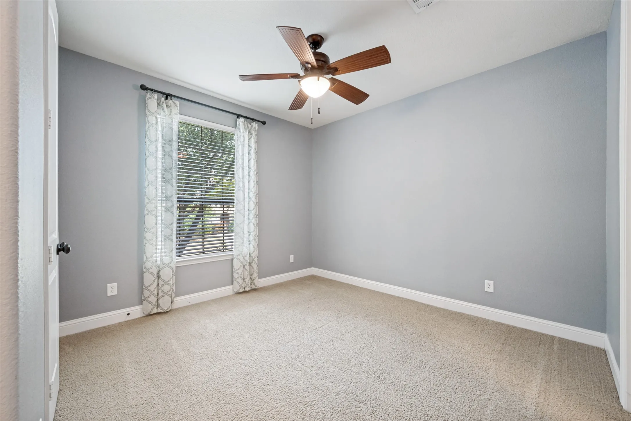 Single Family Residence For Sale in Tarrant County , 1713 Sterling Trace Drive, Keller, Texas 76248, 5 Bedroom, 4 Bathroom, 3 Garage spaces, 3,992 Sqft, built in 2008, mls#21370119, Real Estate Agent in Keller, Homes For Sale in Tarrant county, Homes For Sale in Keller, Realtor in Keller Texas, Real Estate Brokerage Independent Realty Texas, Luminita Cordes Realtor