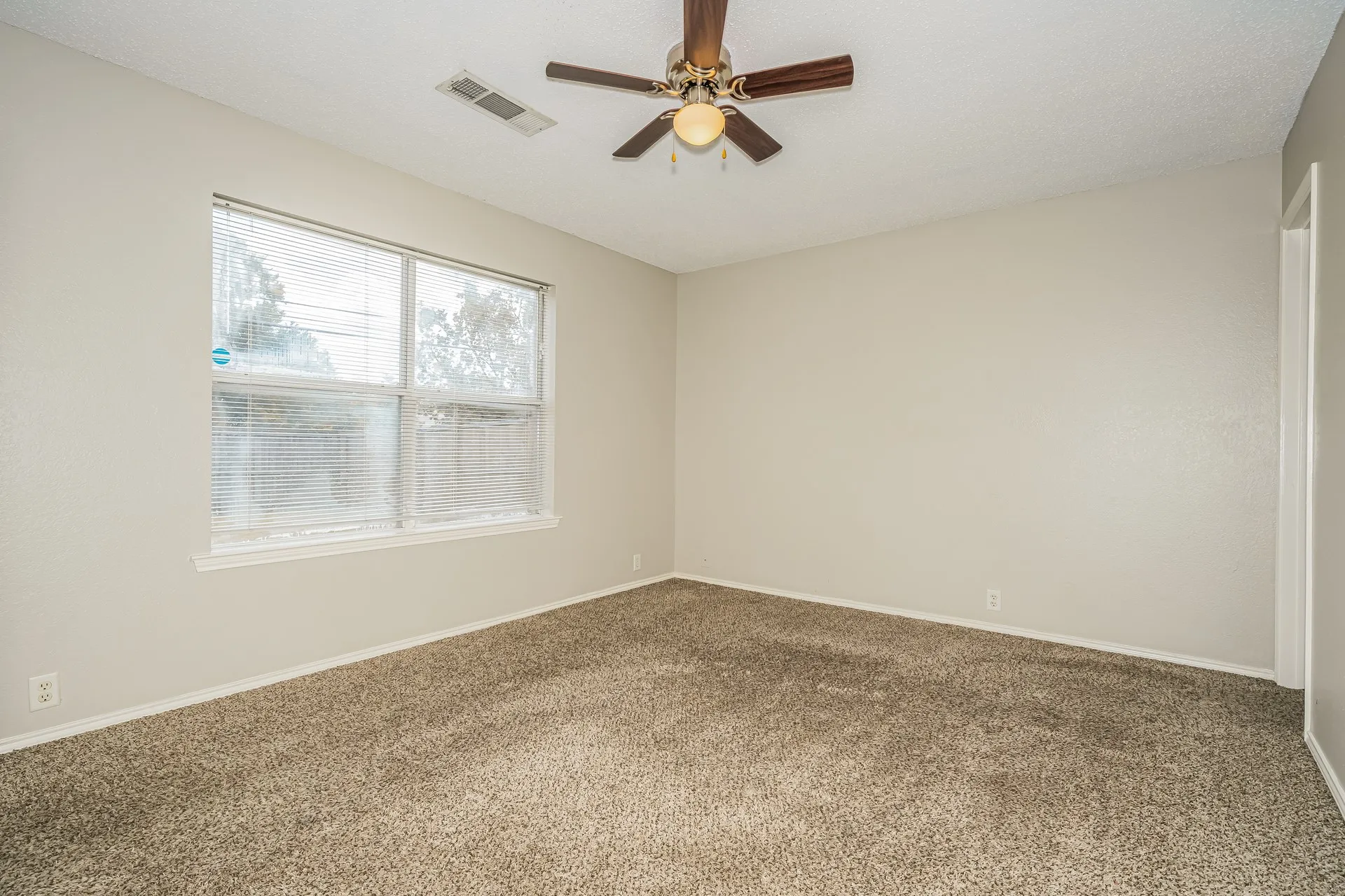Single Family Residence For Rent in Dallas County , 207 Prentice Drive, Seagoville, Texas 75159, 3 Bedroom, 2 Bathroom, 2 Garage spaces, 1,408 Sqft, built in 2002, mls#21370288, Real Estate Agent in Seagoville, Homes For Rent in Dallas county, Homes For Rent in Seagoville, Realtor in Seagoville Texas, Real Estate Brokerage Independent Realty Texas, Luminita Cordes Realtor