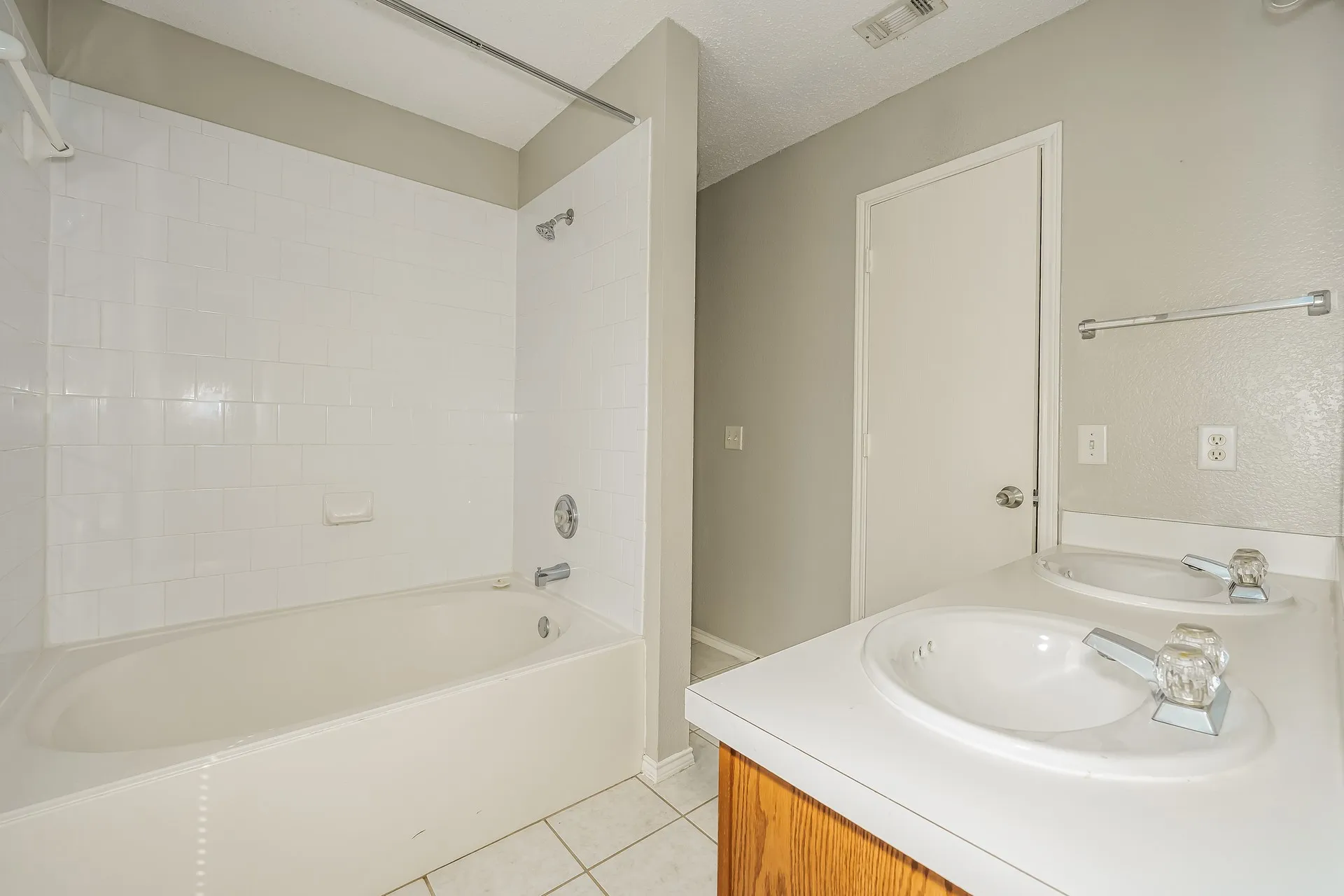 Single Family Residence For Rent in Dallas County , 207 Prentice Drive, Seagoville, Texas 75159, 3 Bedroom, 2 Bathroom, 2 Garage spaces, 1,408 Sqft, built in 2002, mls#21370288, Real Estate Agent in Seagoville, Homes For Rent in Dallas county, Homes For Rent in Seagoville, Realtor in Seagoville Texas, Real Estate Brokerage Independent Realty Texas, Luminita Cordes Realtor