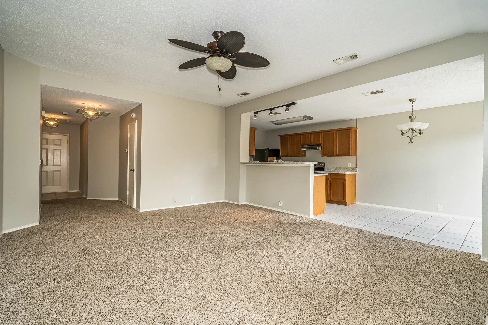 Single Family Residence For Rent in Dallas County , 207 Prentice Drive, Seagoville, Texas 75159, 3 Bedroom, 2 Bathroom, 2 Garage spaces, 1,408 Sqft, built in 2002, mls#21370288, Real Estate Agent in Seagoville, Homes For Rent in Dallas county, Homes For Rent in Seagoville, Realtor in Seagoville Texas, Real Estate Brokerage Independent Realty Texas, Luminita Cordes Realtor