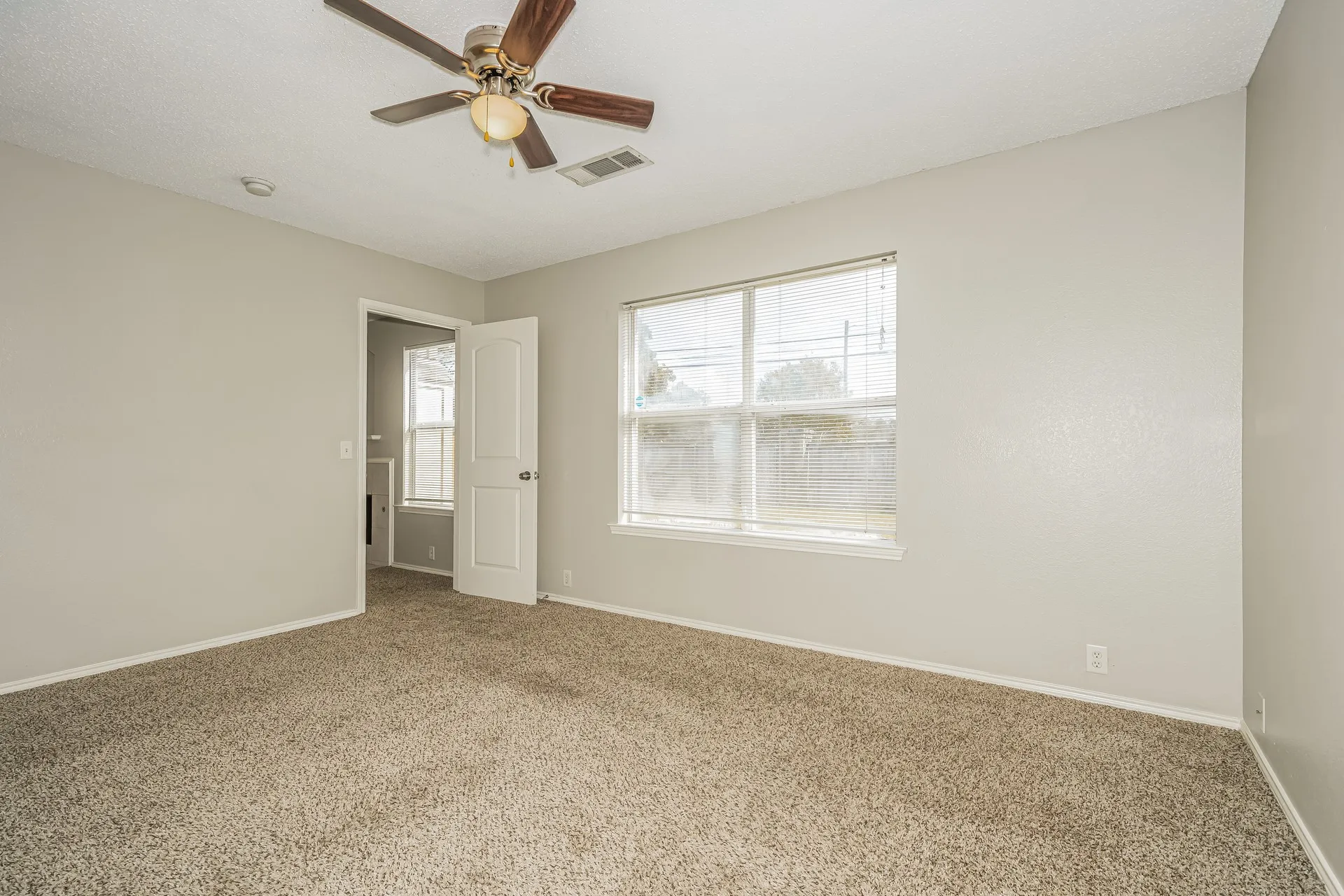 Single Family Residence For Rent in Dallas County , 207 Prentice Drive, Seagoville, Texas 75159, 3 Bedroom, 2 Bathroom, 2 Garage spaces, 1,408 Sqft, built in 2002, mls#21370288, Real Estate Agent in Seagoville, Homes For Rent in Dallas county, Homes For Rent in Seagoville, Realtor in Seagoville Texas, Real Estate Brokerage Independent Realty Texas, Luminita Cordes Realtor