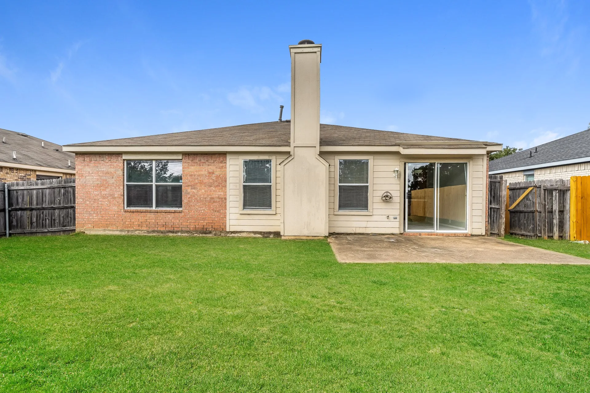 Single Family Residence For Rent in Dallas County , 207 Prentice Drive, Seagoville, Texas 75159, 3 Bedroom, 2 Bathroom, 2 Garage spaces, 1,408 Sqft, built in 2002, mls#21370288, Real Estate Agent in Seagoville, Homes For Rent in Dallas county, Homes For Rent in Seagoville, Realtor in Seagoville Texas, Real Estate Brokerage Independent Realty Texas, Luminita Cordes Realtor
