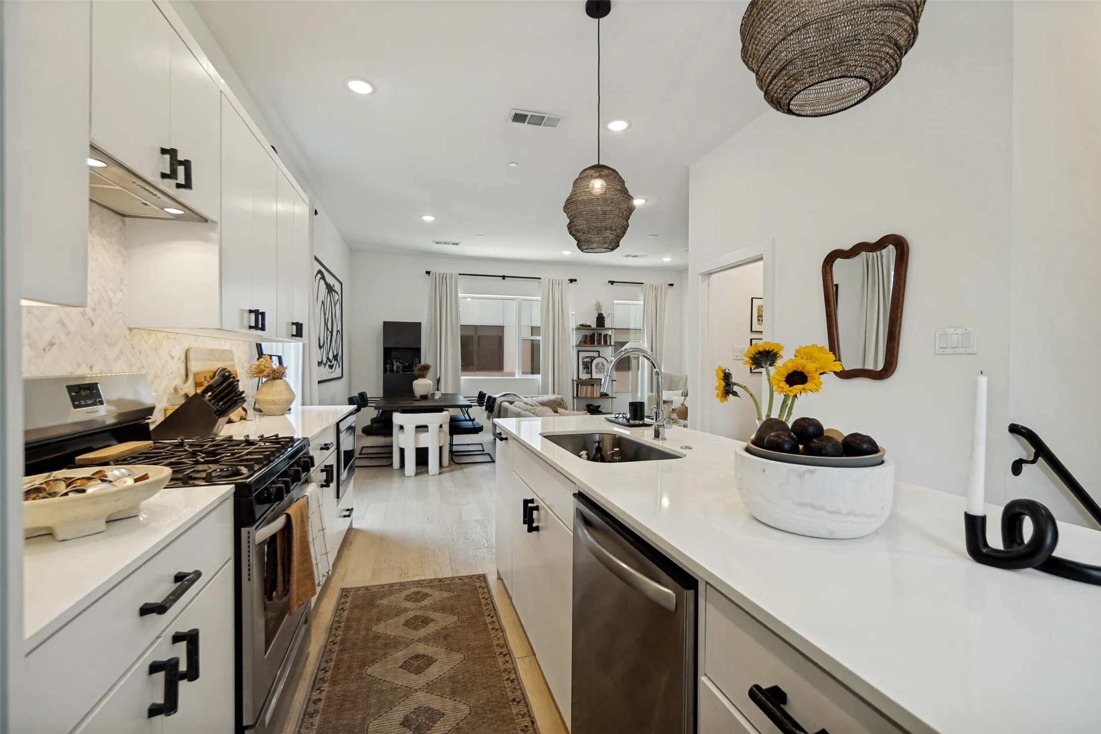 Condominium For Sale in Dallas County , 427 W 10th Street 601, Dallas, Texas 75208, 2 Bedroom, 3 Bathroom, 2 Garage spaces, 1,585 Sqft, built in 2020, mls#21369461, Real Estate Agent in Dallas, Homes For Sale in Dallas county, Homes For Sale in Dallas, Realtor in Dallas Texas, Real Estate Brokerage Independent Realty Texas, Luminita Cordes Realtor