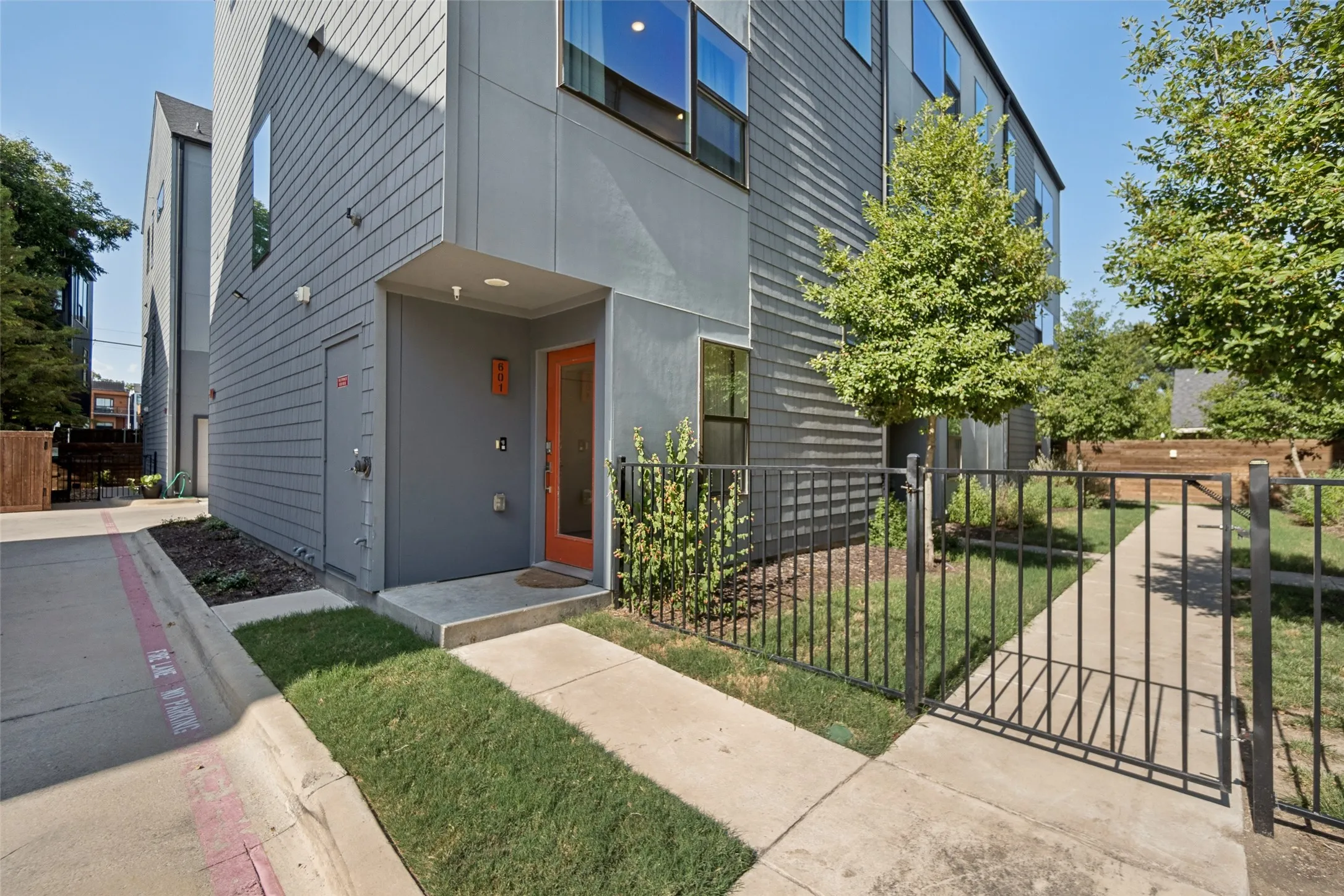 Condominium For Sale in Dallas County , 427 W 10th Street 601, Dallas, Texas 75208, 2 Bedroom, 3 Bathroom, 2 Garage spaces, 1,585 Sqft, built in 2020, mls#21369461, Real Estate Agent in Dallas, Homes For Sale in Dallas county, Homes For Sale in Dallas, Realtor in Dallas Texas, Real Estate Brokerage Independent Realty Texas, Luminita Cordes Realtor