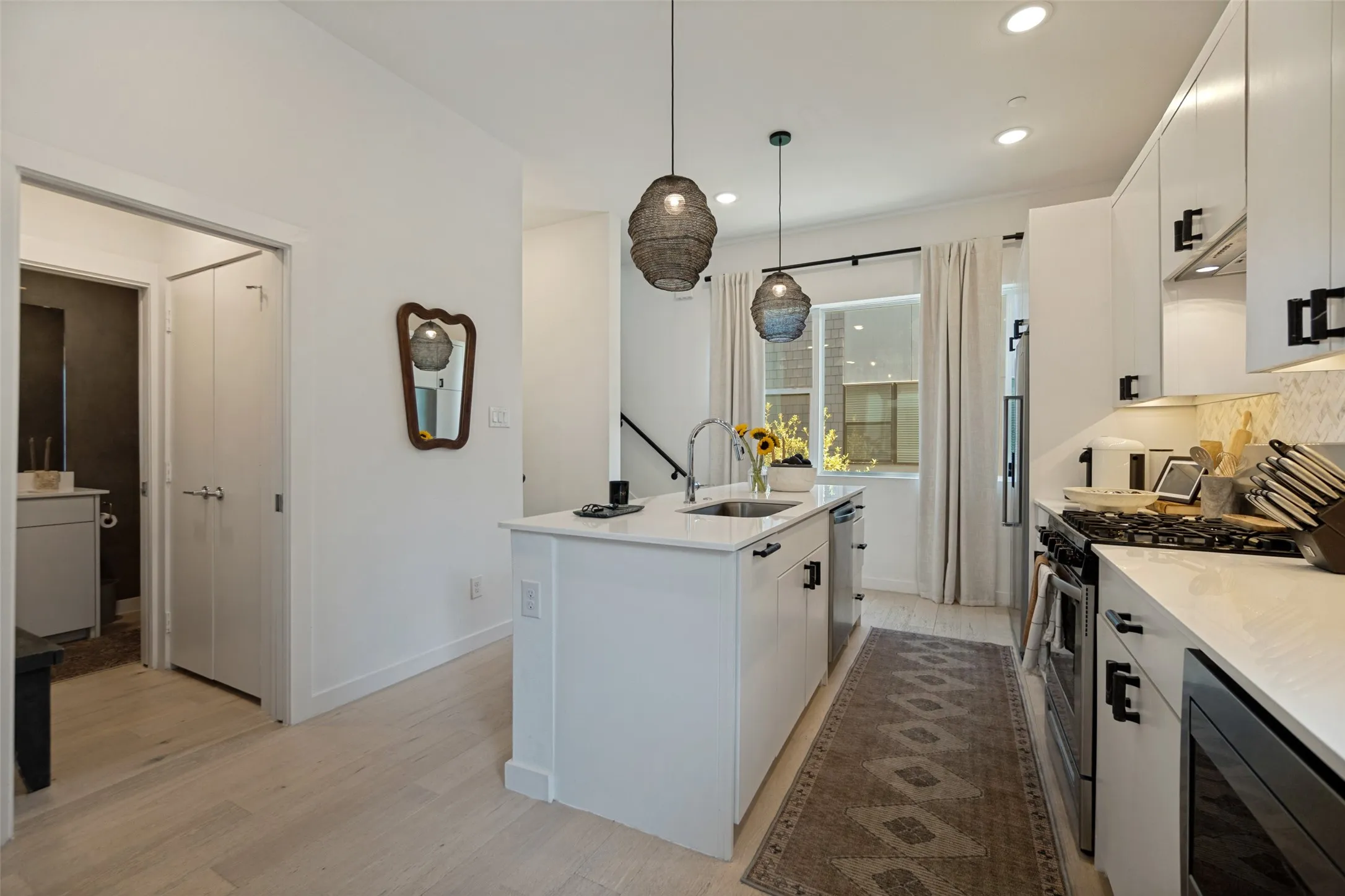Condominium For Sale in Dallas County , 427 W 10th Street 601, Dallas, Texas 75208, 2 Bedroom, 3 Bathroom, 2 Garage spaces, 1,585 Sqft, built in 2020, mls#21369461, Real Estate Agent in Dallas, Homes For Sale in Dallas county, Homes For Sale in Dallas, Realtor in Dallas Texas, Real Estate Brokerage Independent Realty Texas, Luminita Cordes Realtor