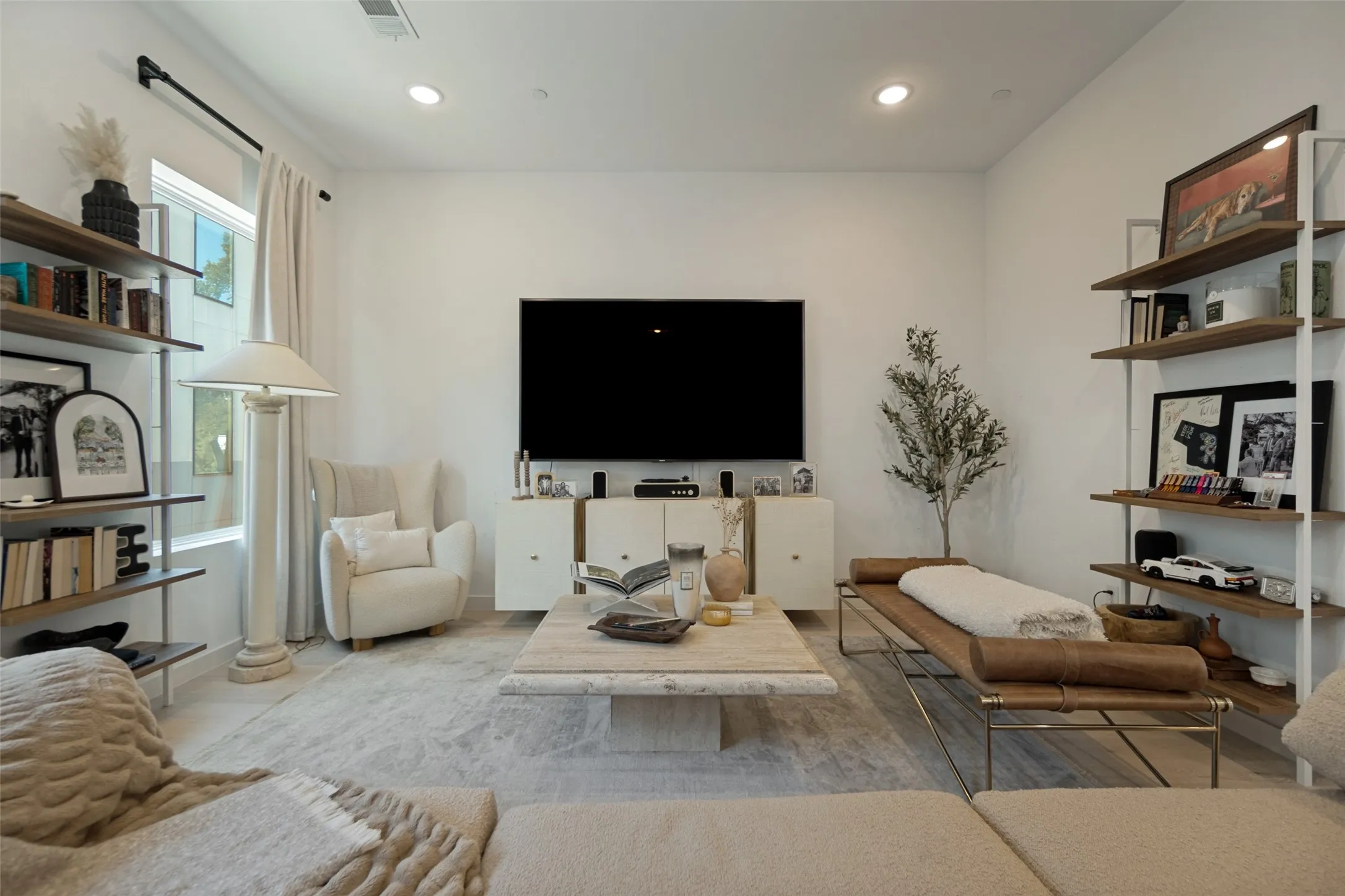 Condominium For Sale in Dallas County , 427 W 10th Street 601, Dallas, Texas 75208, 2 Bedroom, 3 Bathroom, 2 Garage spaces, 1,585 Sqft, built in 2020, mls#21369461, Real Estate Agent in Dallas, Homes For Sale in Dallas county, Homes For Sale in Dallas, Realtor in Dallas Texas, Real Estate Brokerage Independent Realty Texas, Luminita Cordes Realtor