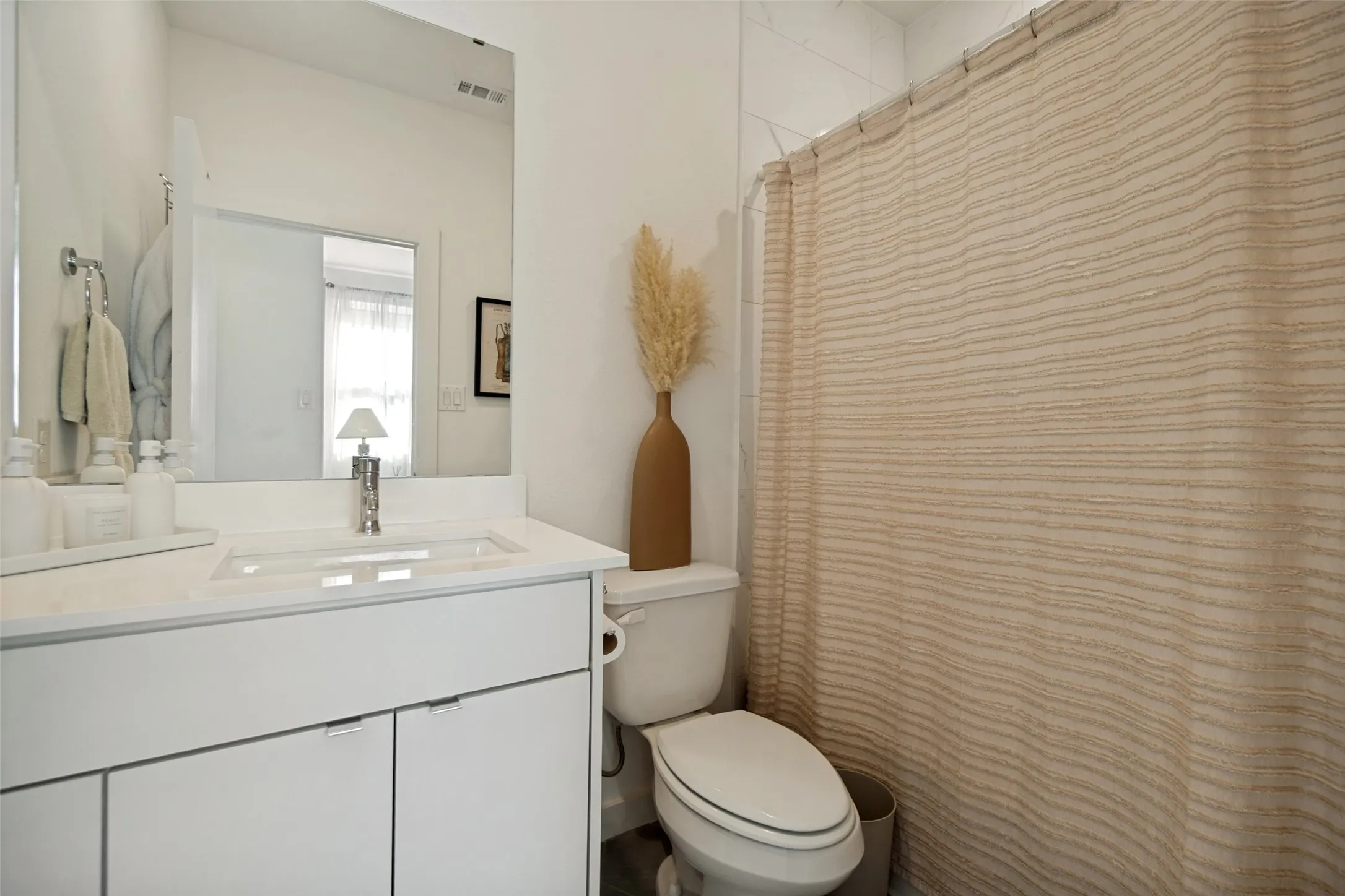 Condominium For Sale in Dallas County , 427 W 10th Street 601, Dallas, Texas 75208, 2 Bedroom, 3 Bathroom, 2 Garage spaces, 1,585 Sqft, built in 2020, mls#21369461, Real Estate Agent in Dallas, Homes For Sale in Dallas county, Homes For Sale in Dallas, Realtor in Dallas Texas, Real Estate Brokerage Independent Realty Texas, Luminita Cordes Realtor