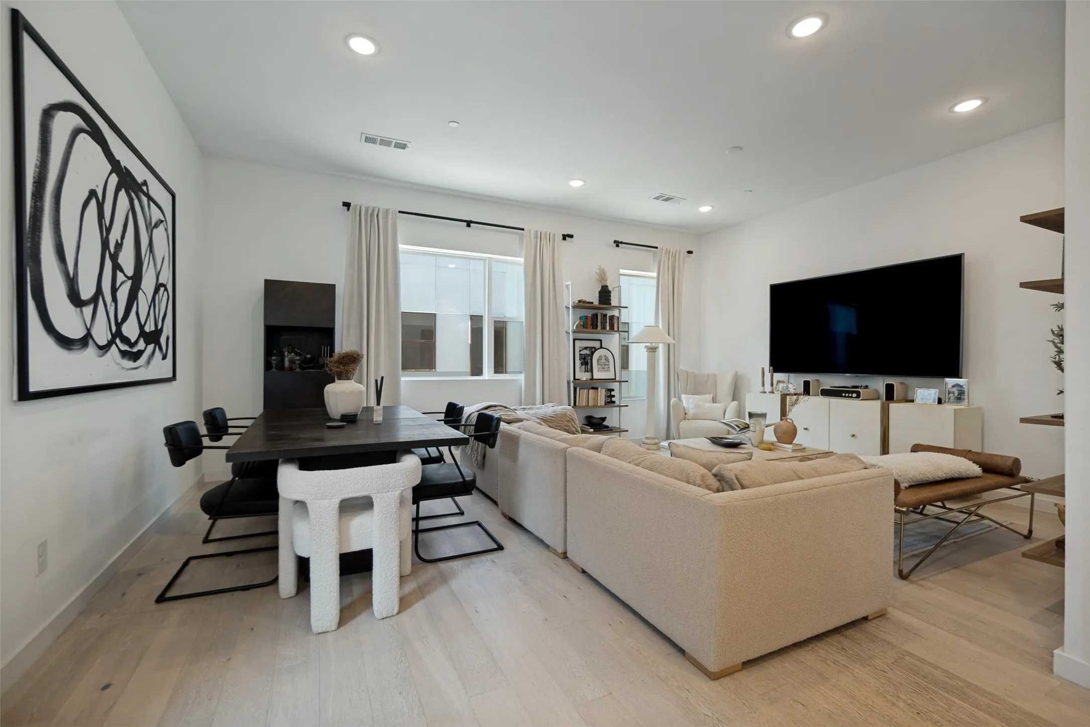 Condominium For Sale in Dallas County , 427 W 10th Street 601, Dallas, Texas 75208, 2 Bedroom, 3 Bathroom, 2 Garage spaces, 1,585 Sqft, built in 2020, mls#21369461, Real Estate Agent in Dallas, Homes For Sale in Dallas county, Homes For Sale in Dallas, Realtor in Dallas Texas, Real Estate Brokerage Independent Realty Texas, Luminita Cordes Realtor