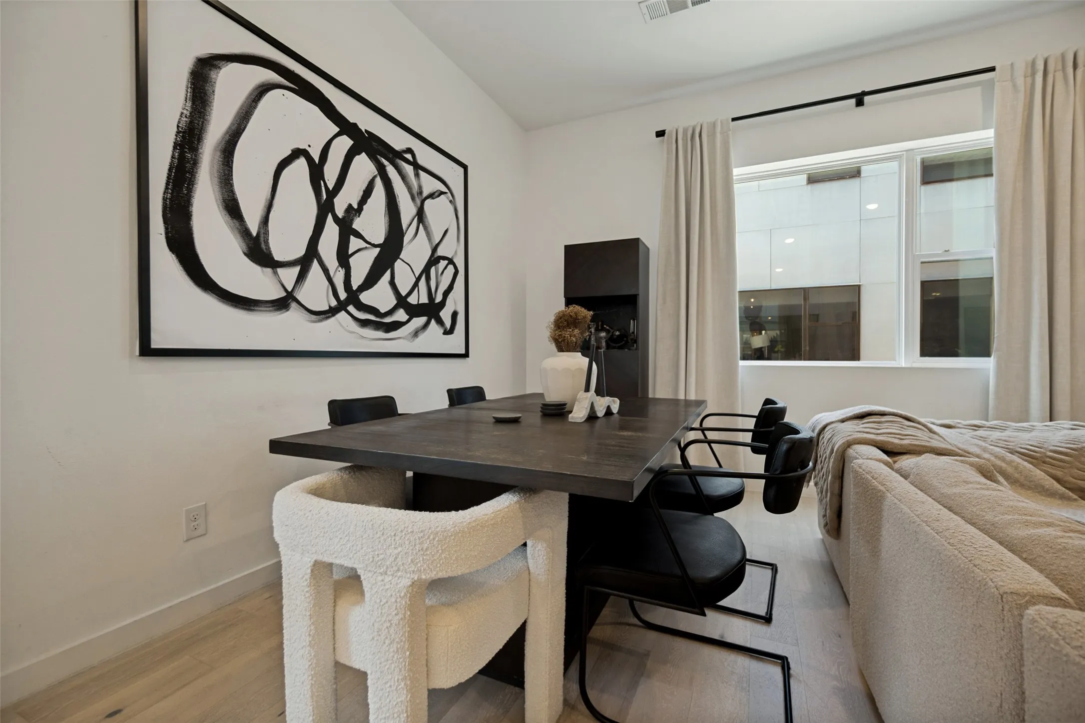 Condominium For Sale in Dallas County , 427 W 10th Street 601, Dallas, Texas 75208, 2 Bedroom, 3 Bathroom, 2 Garage spaces, 1,585 Sqft, built in 2020, mls#21369461, Real Estate Agent in Dallas, Homes For Sale in Dallas county, Homes For Sale in Dallas, Realtor in Dallas Texas, Real Estate Brokerage Independent Realty Texas, Luminita Cordes Realtor