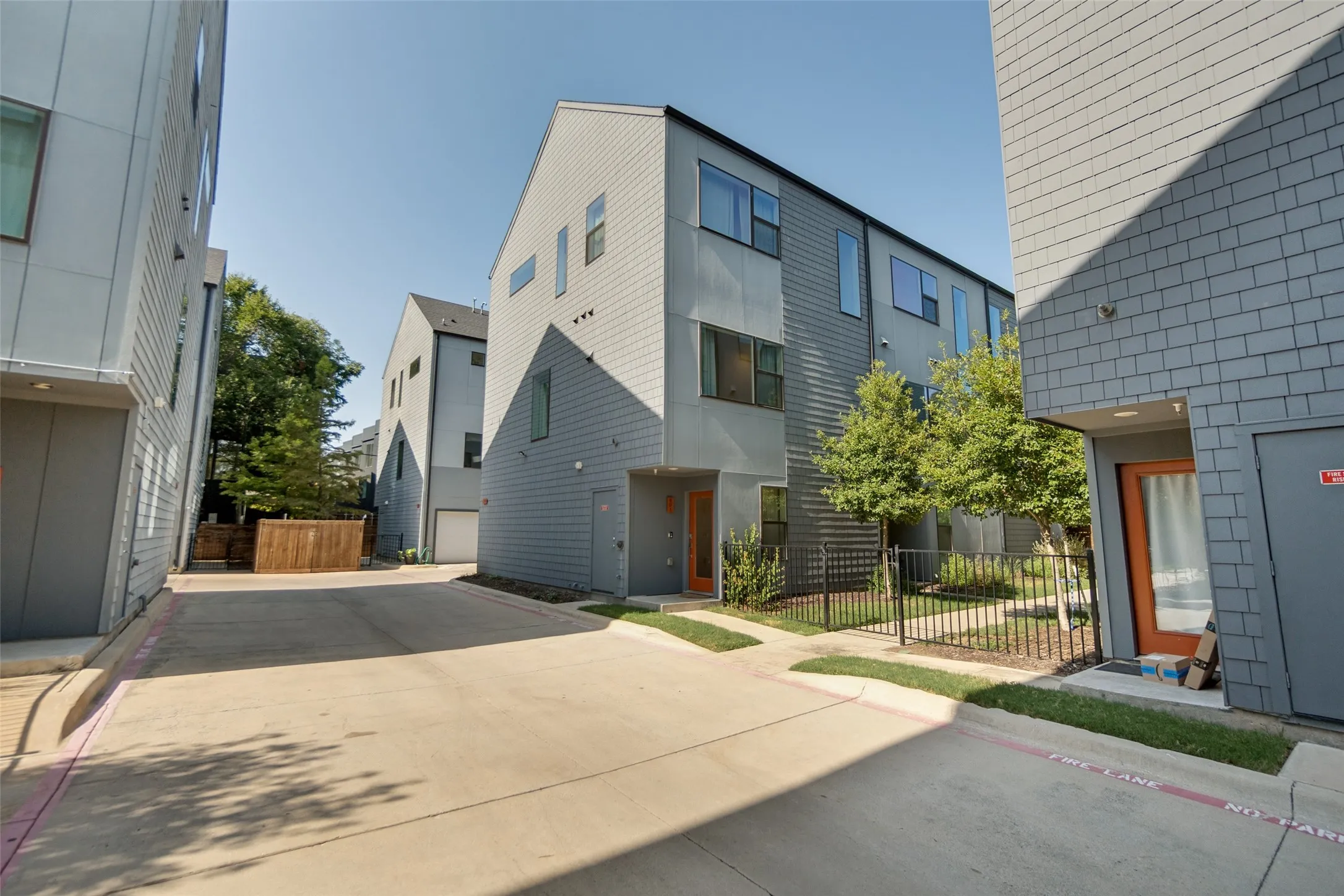 Condominium For Sale in Dallas County , 427 W 10th Street 601, Dallas, Texas 75208, 2 Bedroom, 3 Bathroom, 2 Garage spaces, 1,585 Sqft, built in 2020, mls#21369461, Real Estate Agent in Dallas, Homes For Sale in Dallas county, Homes For Sale in Dallas, Realtor in Dallas Texas, Real Estate Brokerage Independent Realty Texas, Luminita Cordes Realtor