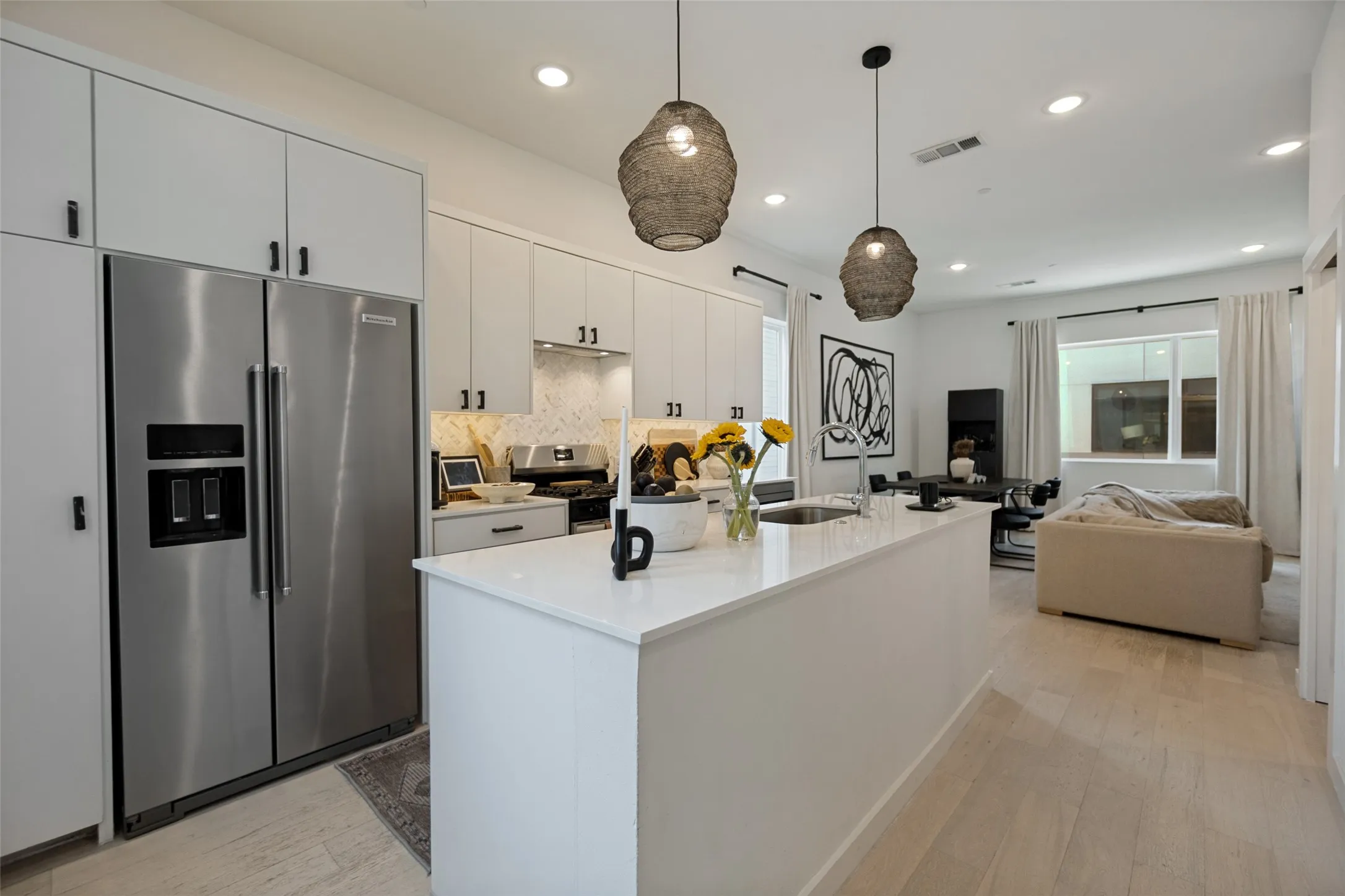 Condominium For Sale in Dallas County , 427 W 10th Street 601, Dallas, Texas 75208, 2 Bedroom, 3 Bathroom, 2 Garage spaces, 1,585 Sqft, built in 2020, mls#21369461, Real Estate Agent in Dallas, Homes For Sale in Dallas county, Homes For Sale in Dallas, Realtor in Dallas Texas, Real Estate Brokerage Independent Realty Texas, Luminita Cordes Realtor