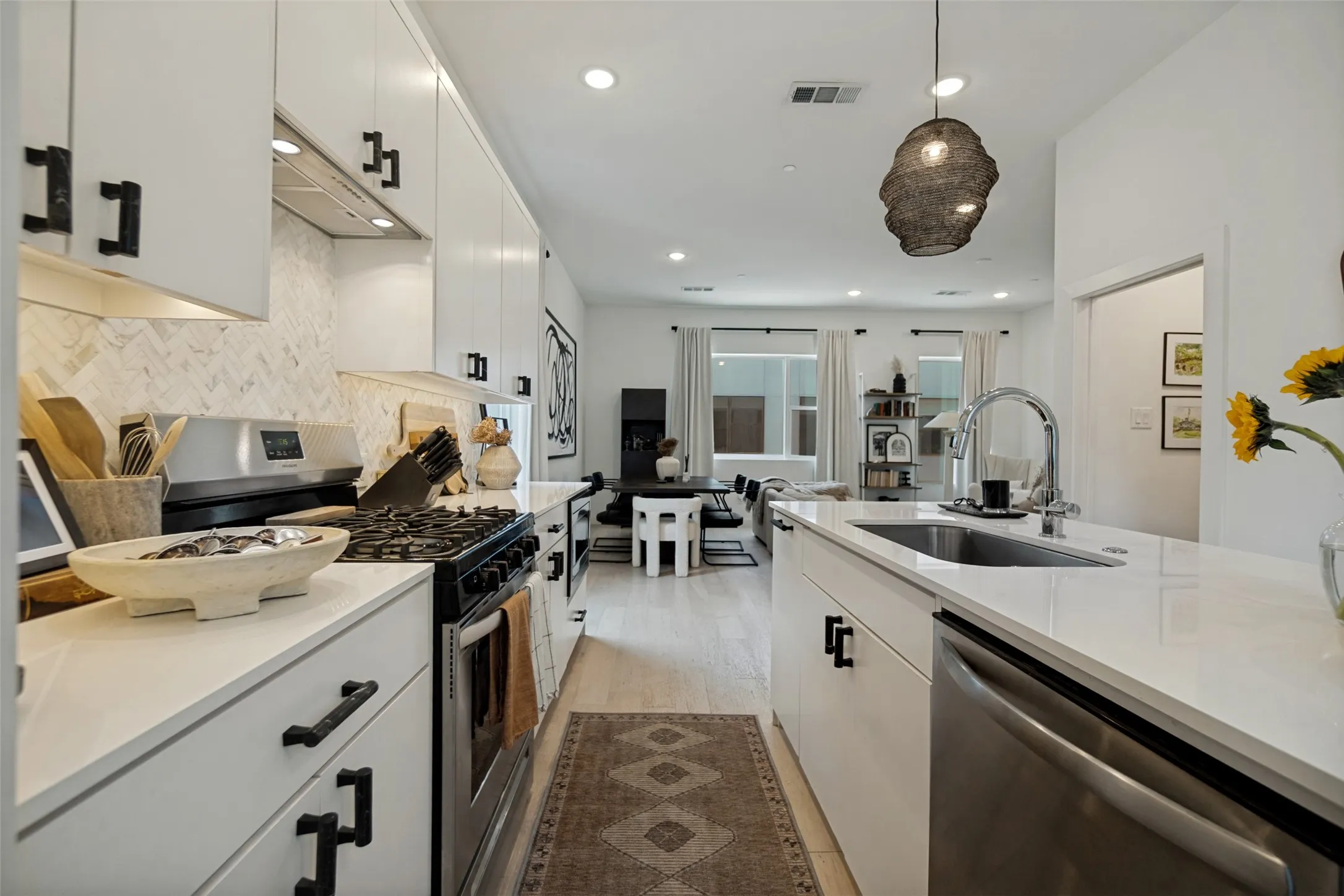 Condominium For Sale in Dallas County , 427 W 10th Street 601, Dallas, Texas 75208, 2 Bedroom, 3 Bathroom, 2 Garage spaces, 1,585 Sqft, built in 2020, mls#21369461, Real Estate Agent in Dallas, Homes For Sale in Dallas county, Homes For Sale in Dallas, Realtor in Dallas Texas, Real Estate Brokerage Independent Realty Texas, Luminita Cordes Realtor