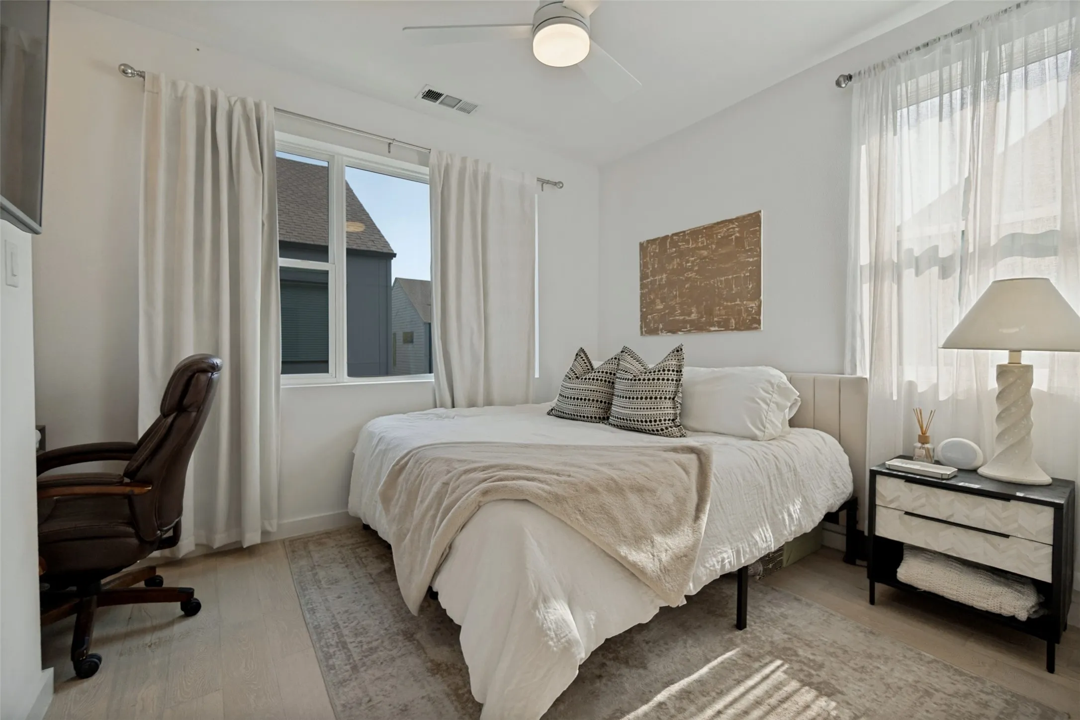 Condominium For Sale in Dallas County , 427 W 10th Street 601, Dallas, Texas 75208, 2 Bedroom, 3 Bathroom, 2 Garage spaces, 1,585 Sqft, built in 2020, mls#21369461, Real Estate Agent in Dallas, Homes For Sale in Dallas county, Homes For Sale in Dallas, Realtor in Dallas Texas, Real Estate Brokerage Independent Realty Texas, Luminita Cordes Realtor