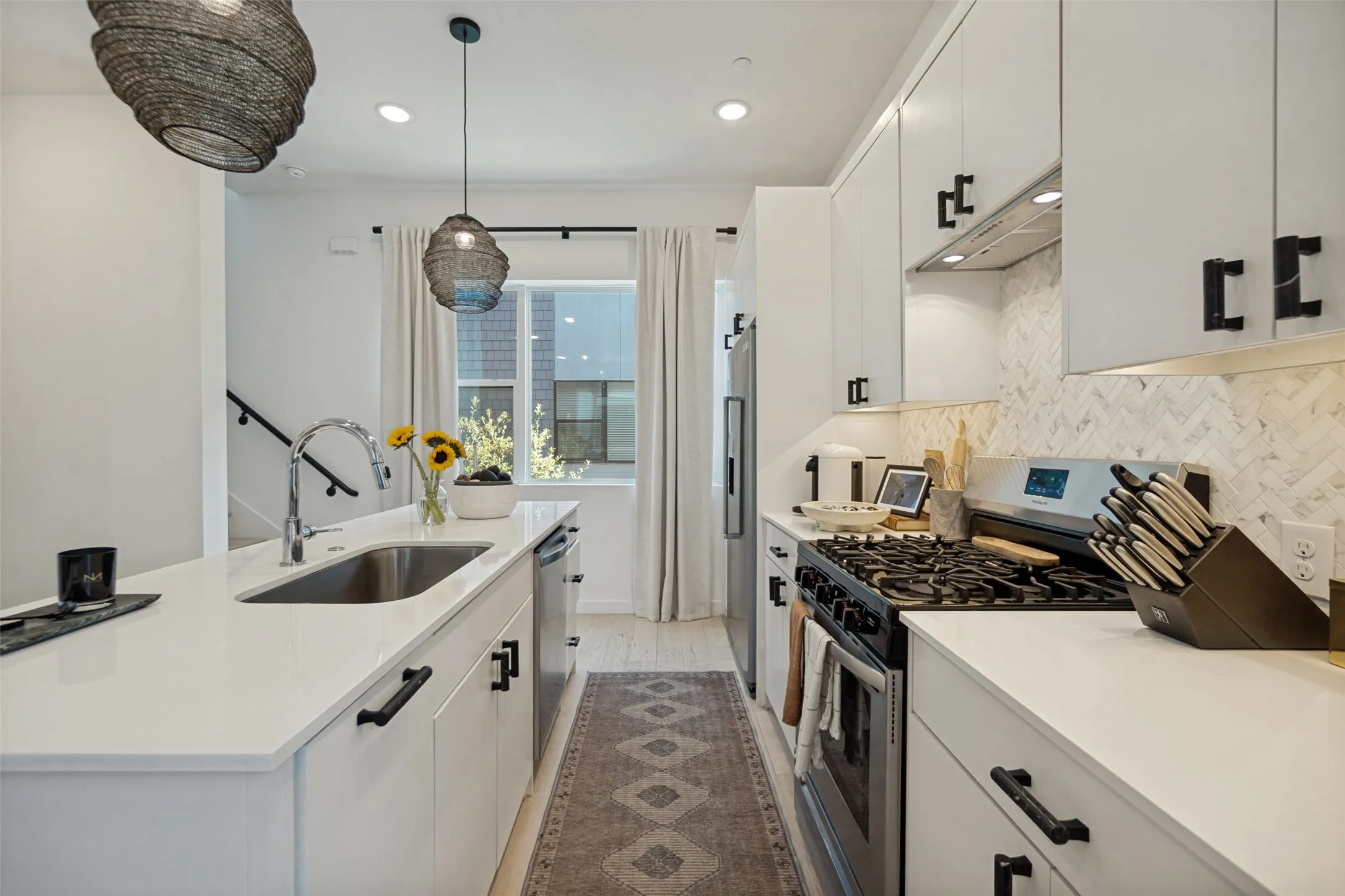 Condominium For Sale in Dallas County , 427 W 10th Street 601, Dallas, Texas 75208, 2 Bedroom, 3 Bathroom, 2 Garage spaces, 1,585 Sqft, built in 2020, mls#21369461, Real Estate Agent in Dallas, Homes For Sale in Dallas county, Homes For Sale in Dallas, Realtor in Dallas Texas, Real Estate Brokerage Independent Realty Texas, Luminita Cordes Realtor