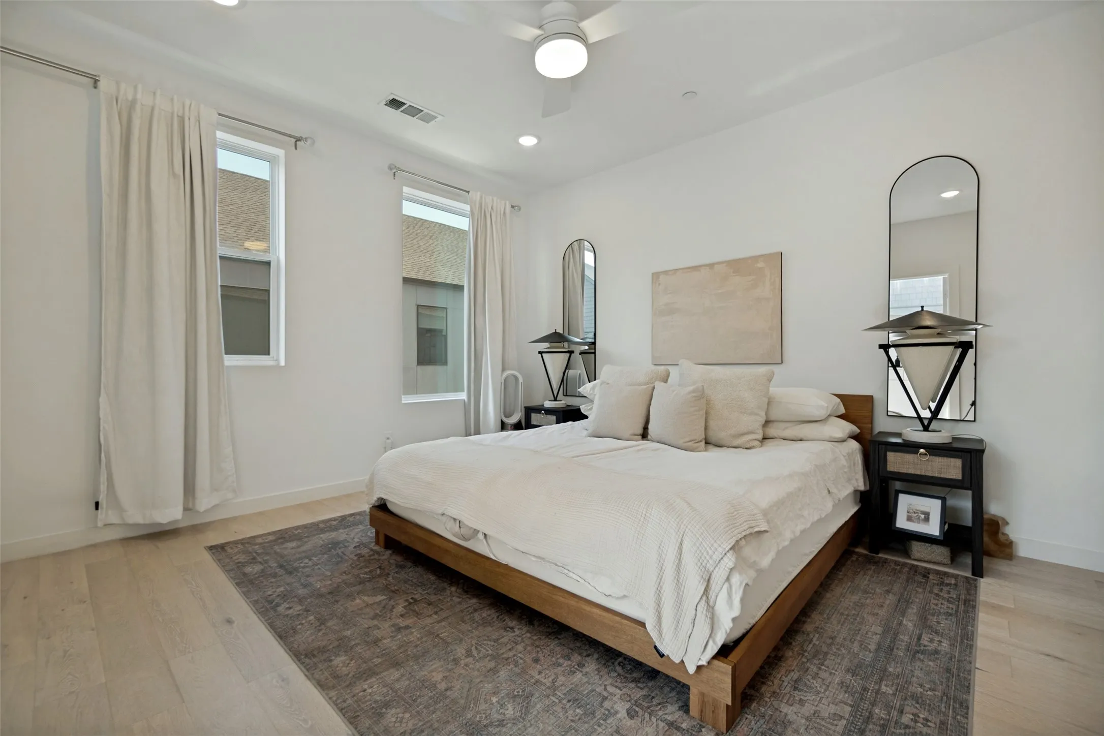 Condominium For Sale in Dallas County , 427 W 10th Street 601, Dallas, Texas 75208, 2 Bedroom, 3 Bathroom, 2 Garage spaces, 1,585 Sqft, built in 2020, mls#21369461, Real Estate Agent in Dallas, Homes For Sale in Dallas county, Homes For Sale in Dallas, Realtor in Dallas Texas, Real Estate Brokerage Independent Realty Texas, Luminita Cordes Realtor