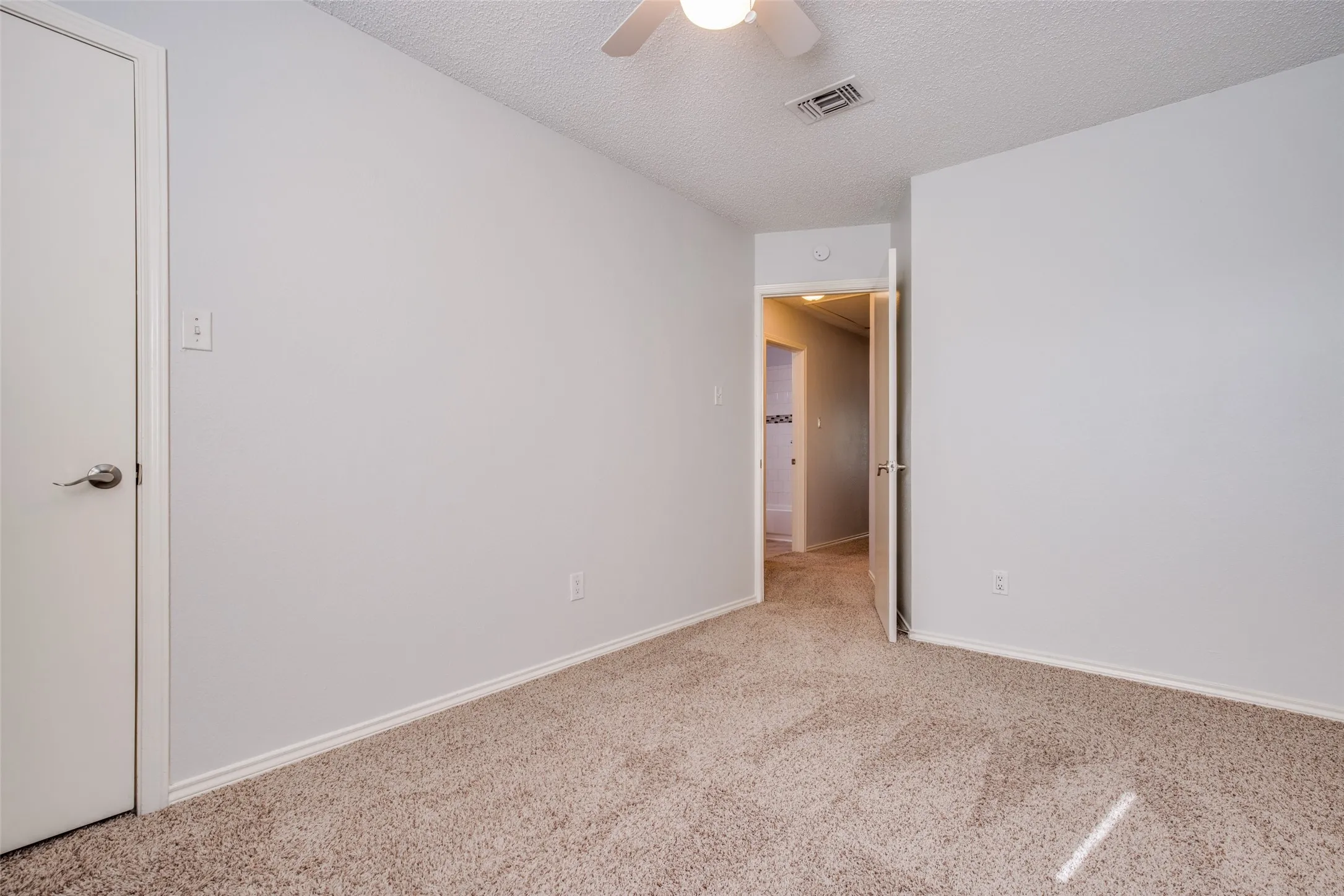 Single Family Residence For Sale in Dallas County , 1033 Garden Trail, Mesquite, Texas 75149, 3 Bedroom, 3 Bathroom, 2 Garage spaces, 1,501 Sqft, built in 1985, mls#21370273, Real Estate Agent in Mesquite, Homes For Sale in Dallas county, Homes For Sale in Mesquite, Realtor in Mesquite Texas, Real Estate Brokerage Independent Realty Texas, Luminita Cordes Realtor