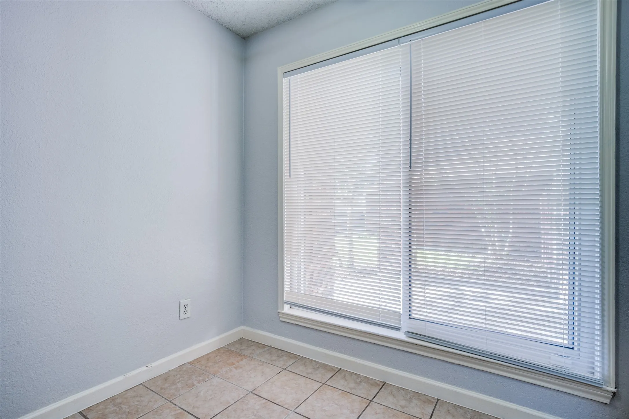 Single Family Residence For Sale in Dallas County , 1033 Garden Trail, Mesquite, Texas 75149, 3 Bedroom, 3 Bathroom, 2 Garage spaces, 1,501 Sqft, built in 1985, mls#21370273, Real Estate Agent in Mesquite, Homes For Sale in Dallas county, Homes For Sale in Mesquite, Realtor in Mesquite Texas, Real Estate Brokerage Independent Realty Texas, Luminita Cordes Realtor