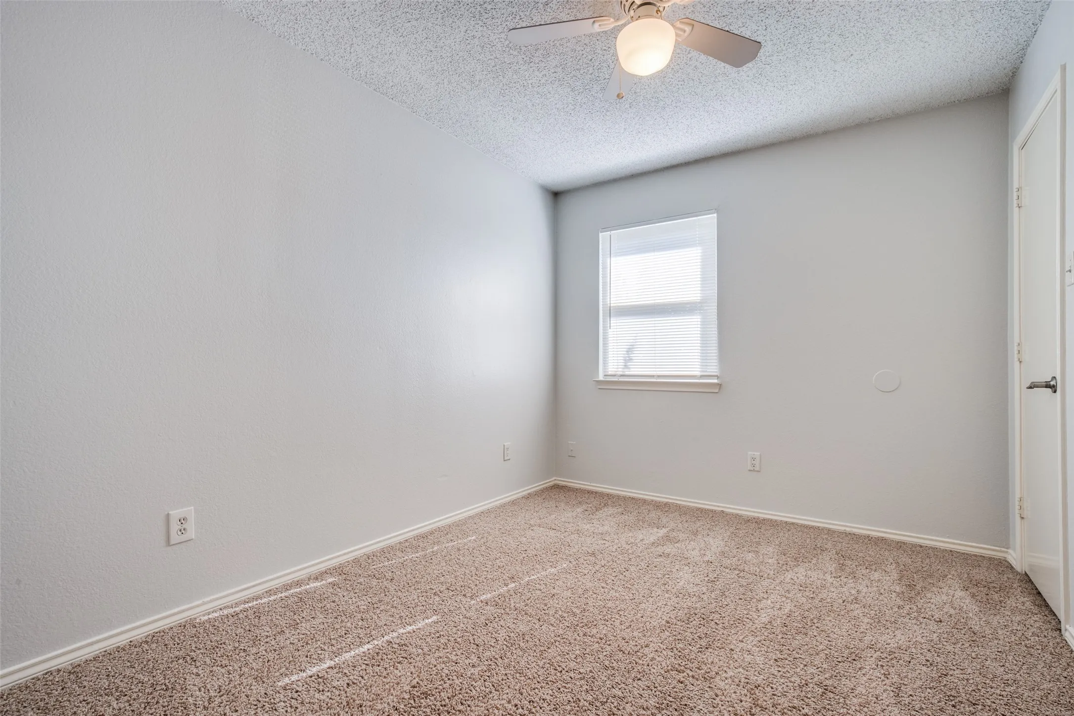 Single Family Residence For Sale in Dallas County , 1033 Garden Trail, Mesquite, Texas 75149, 3 Bedroom, 3 Bathroom, 2 Garage spaces, 1,501 Sqft, built in 1985, mls#21370273, Real Estate Agent in Mesquite, Homes For Sale in Dallas county, Homes For Sale in Mesquite, Realtor in Mesquite Texas, Real Estate Brokerage Independent Realty Texas, Luminita Cordes Realtor